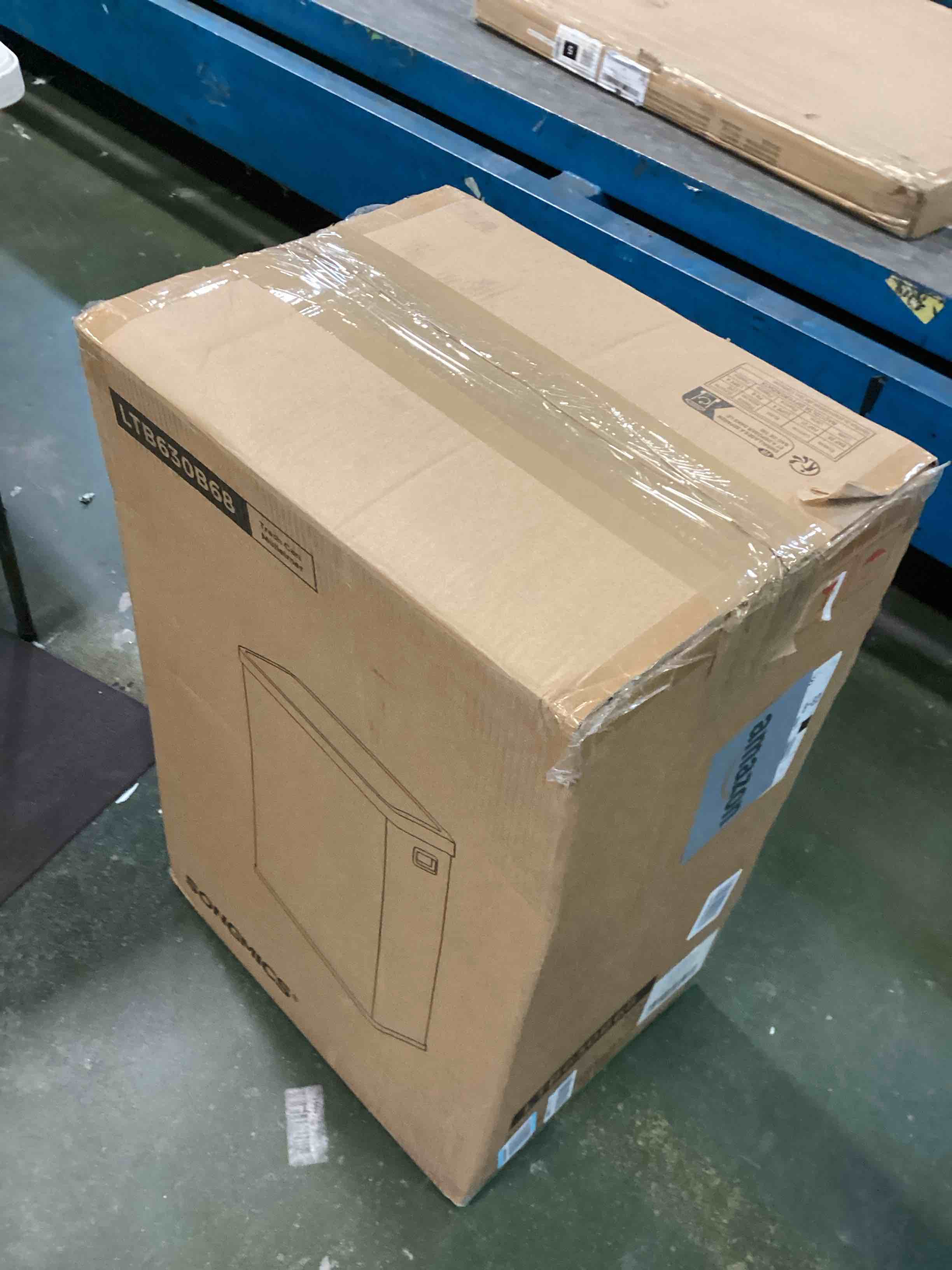 https://s3.amazonaws.com/lotting-images-prod/bidfta/RED6042970_1714757615516.jpeg