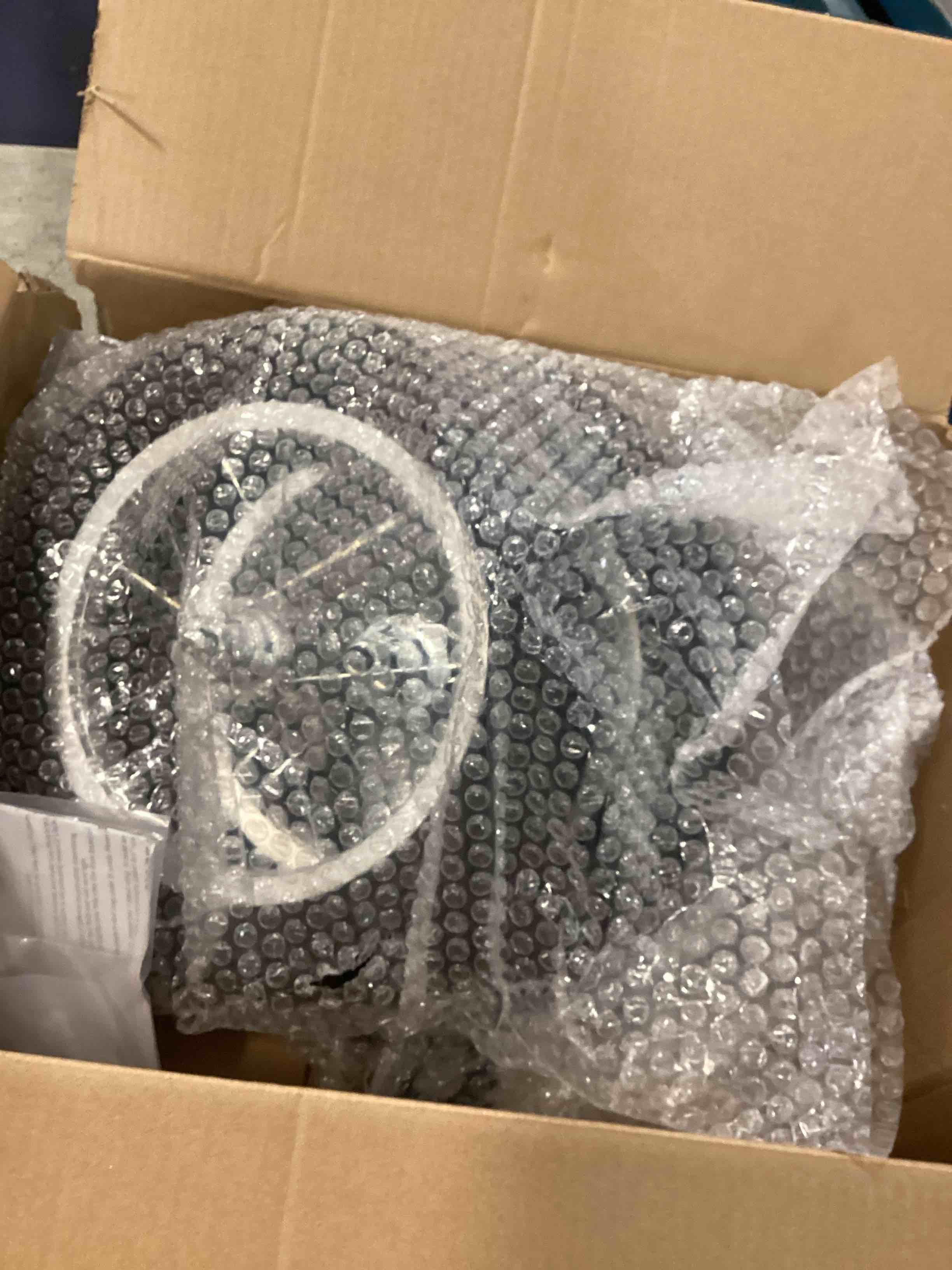 https://s3.amazonaws.com/lotting-images-prod/bidfta/RED6043006_1714761162284.jpeg