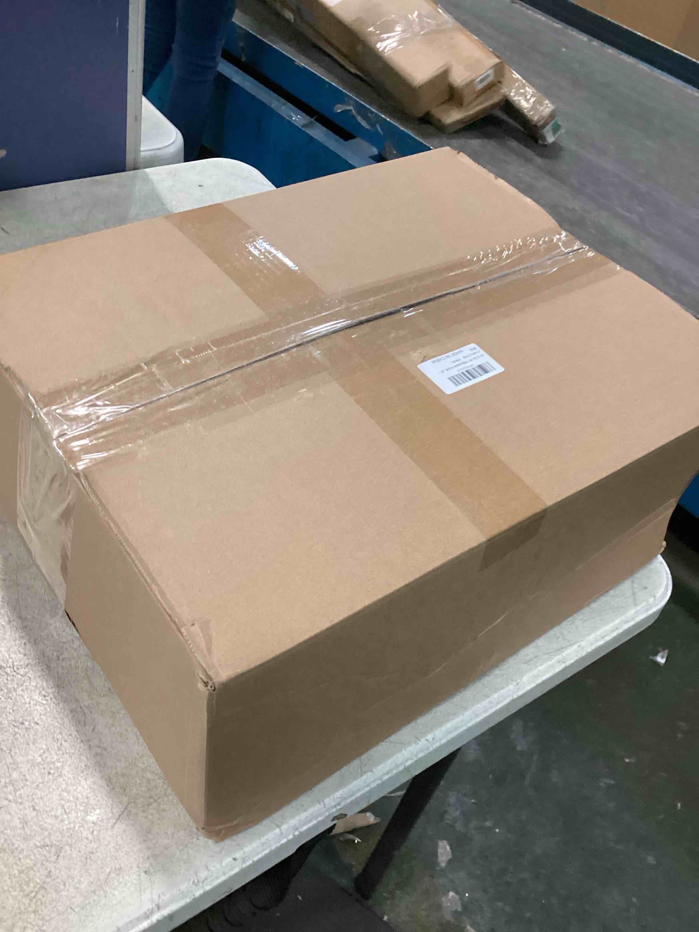 https://s3.amazonaws.com/lotting-images-prod/bidfta/RED6043006_1714761176536.jpeg