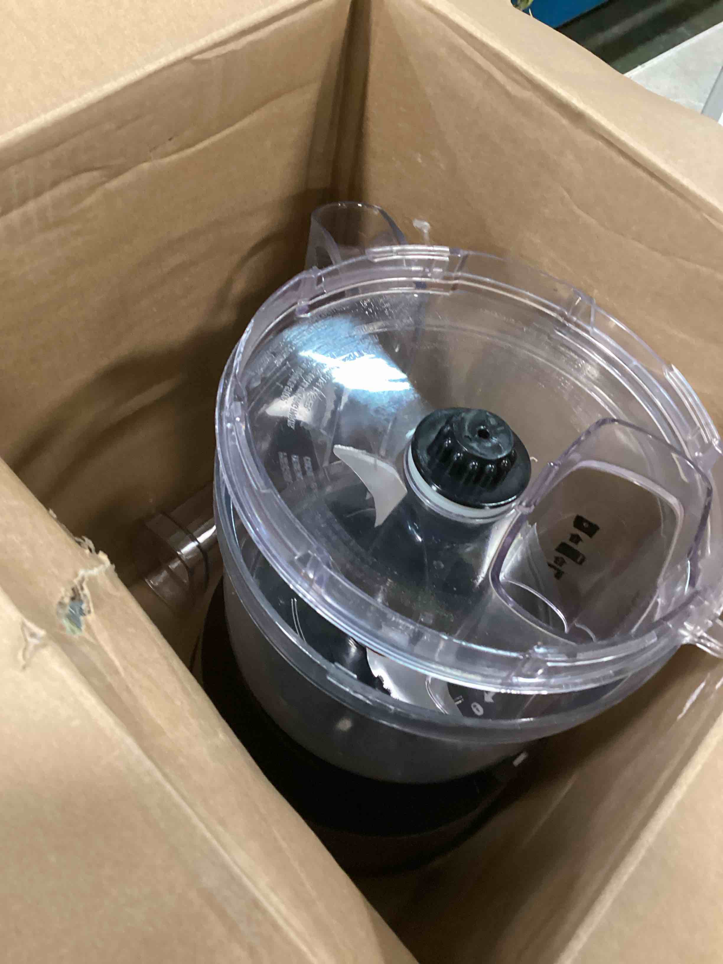 https://s3.amazonaws.com/lotting-images-prod/bidfta/RED6043214_1715008969166.jpeg