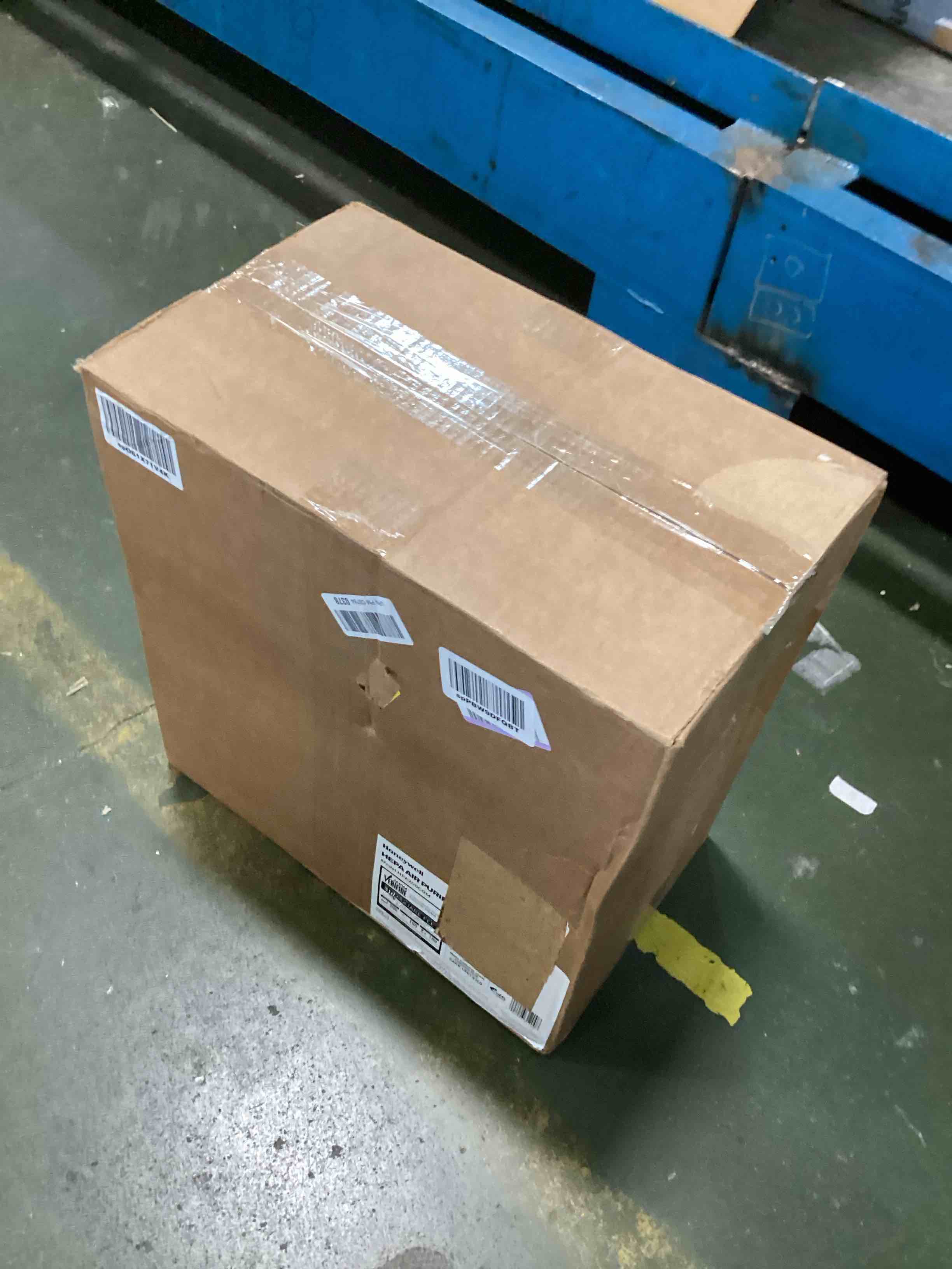 https://s3.amazonaws.com/lotting-images-prod/bidfta/RED6043219_1715009374386.jpeg