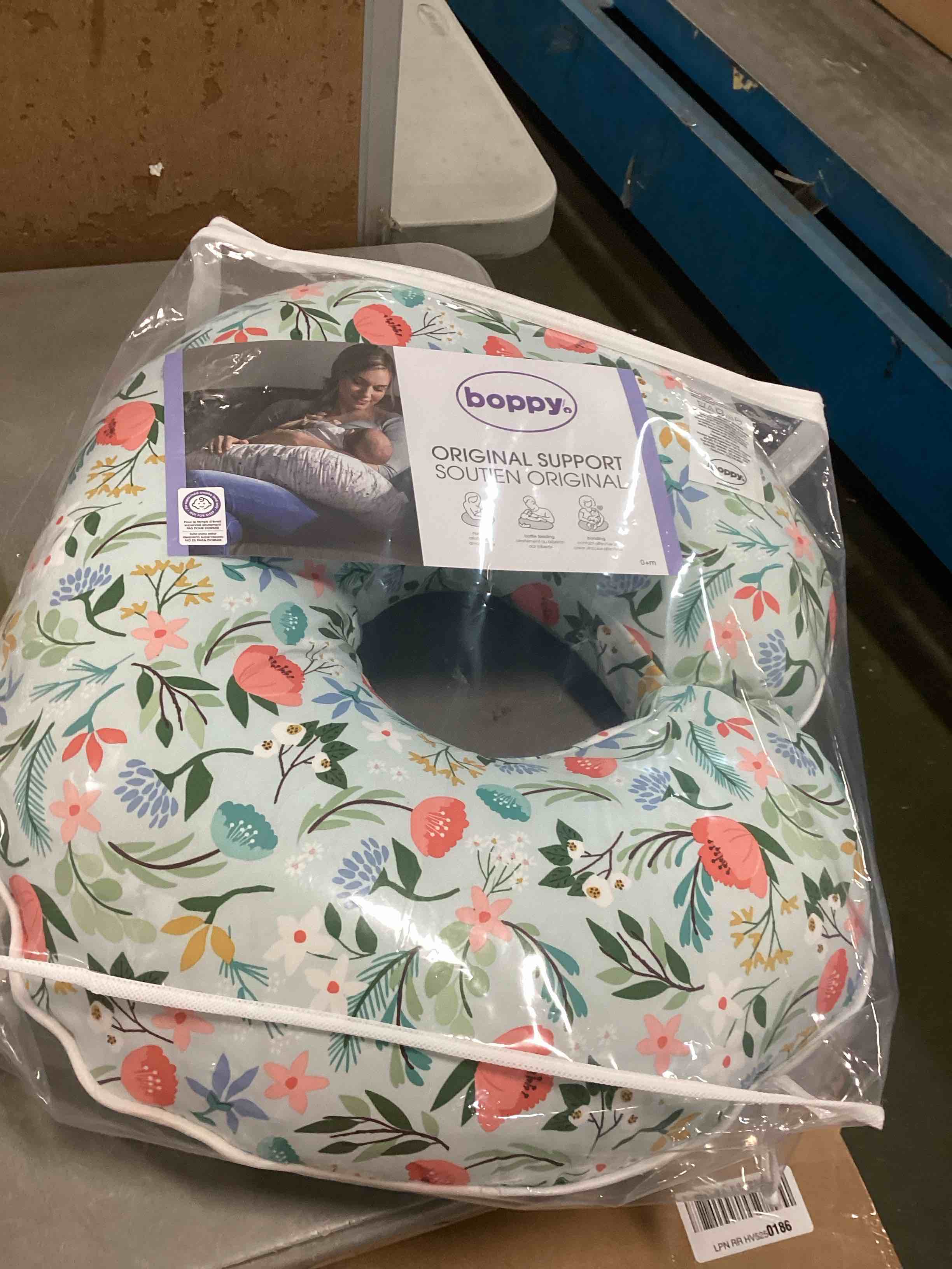 https://s3.amazonaws.com/lotting-images-prod/bidfta/RED6043534_1715086680775.jpeg
