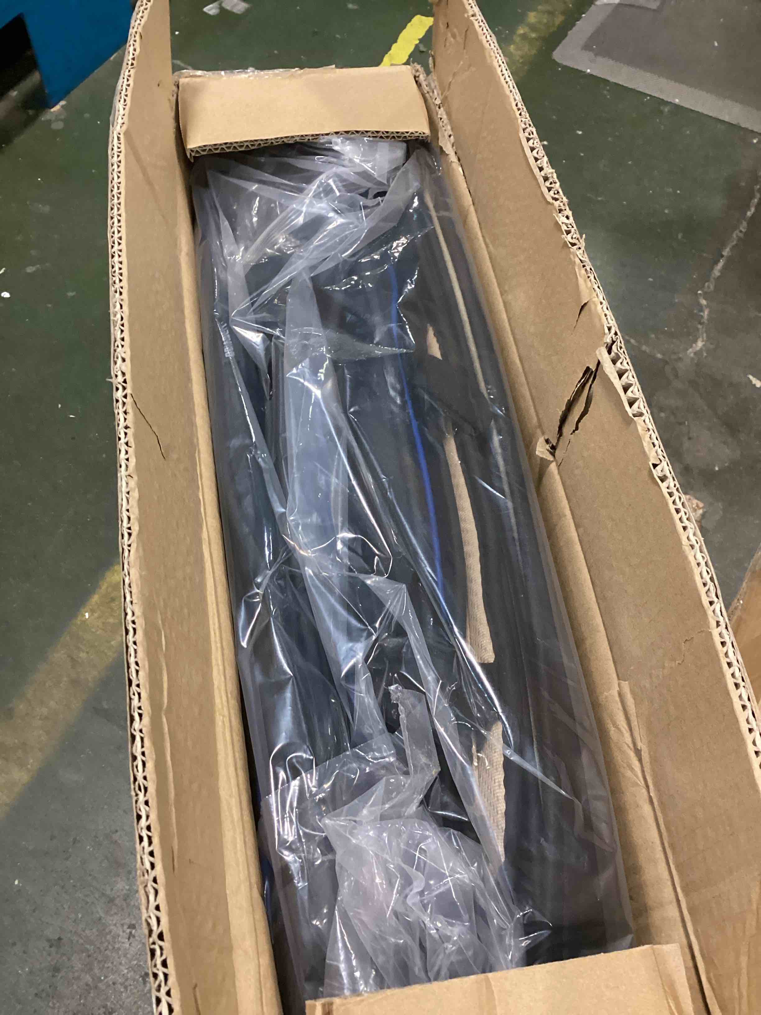 https://s3.amazonaws.com/lotting-images-prod/bidfta/RED6043665_1715102709972.jpeg