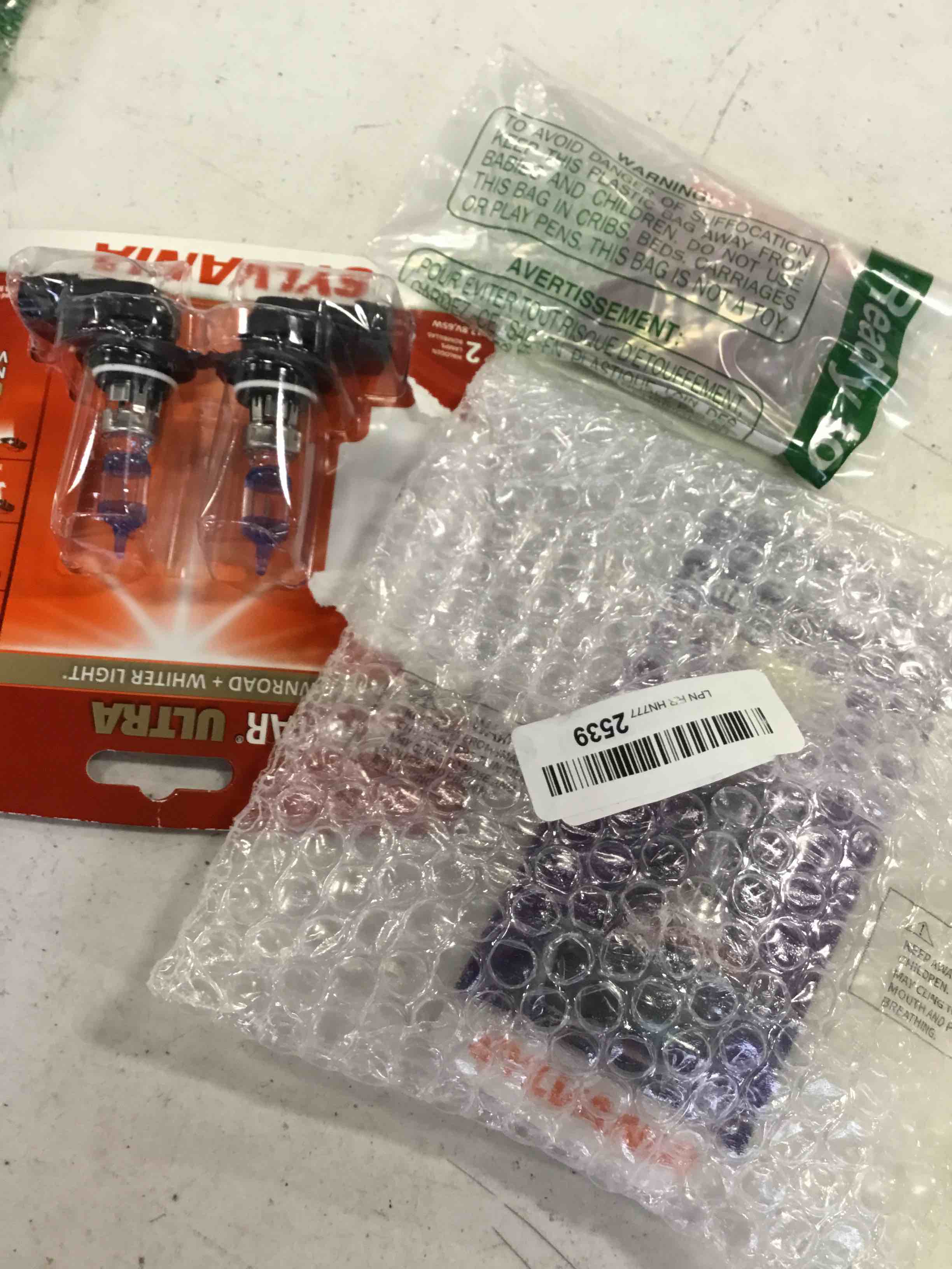 https://s3.amazonaws.com/lotting-images-prod/bidfta/RED6044299_1709757806542.jpeg