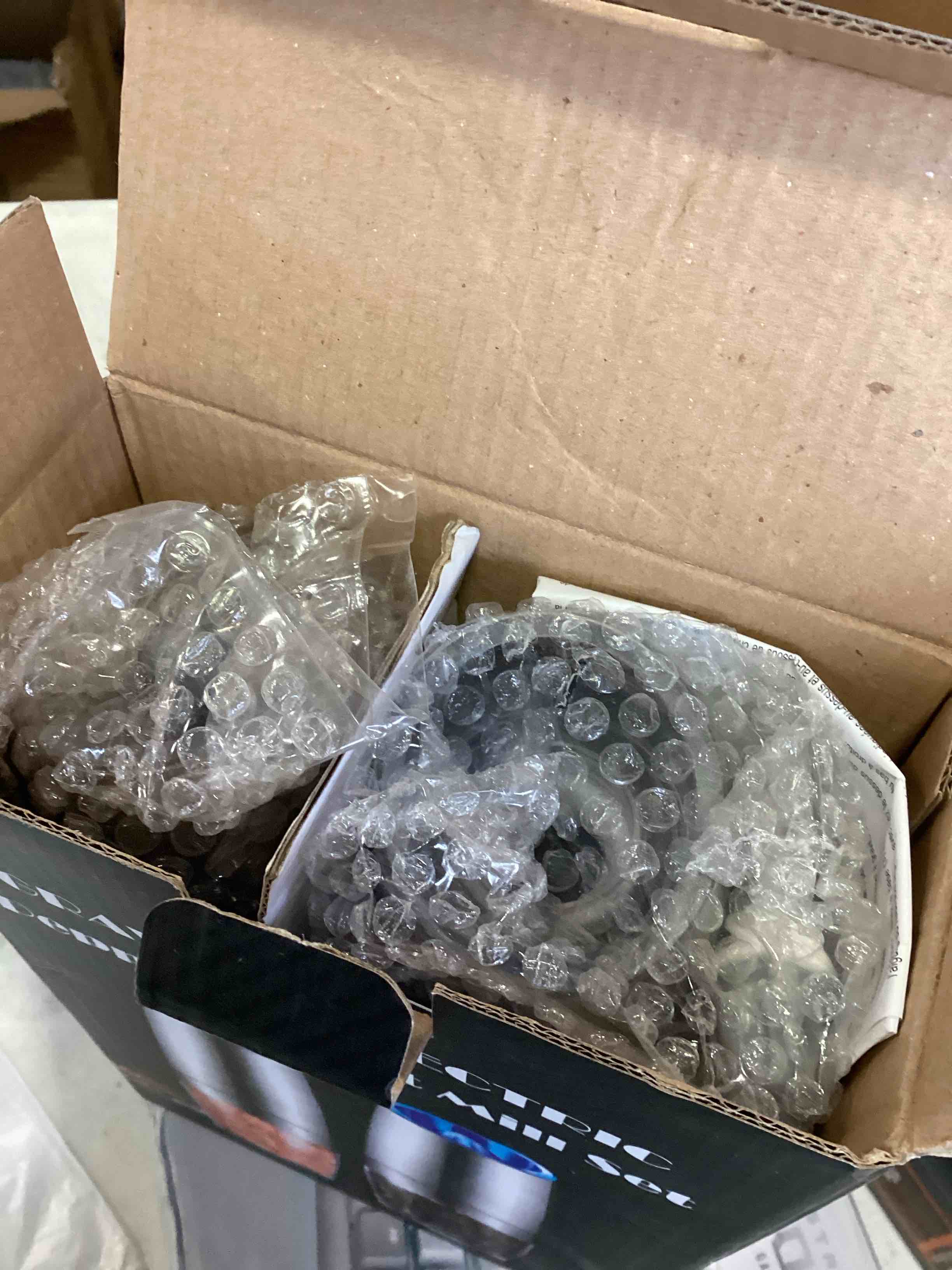 https://s3.amazonaws.com/lotting-images-prod/bidfta/RED6044685_1709920972051.jpeg