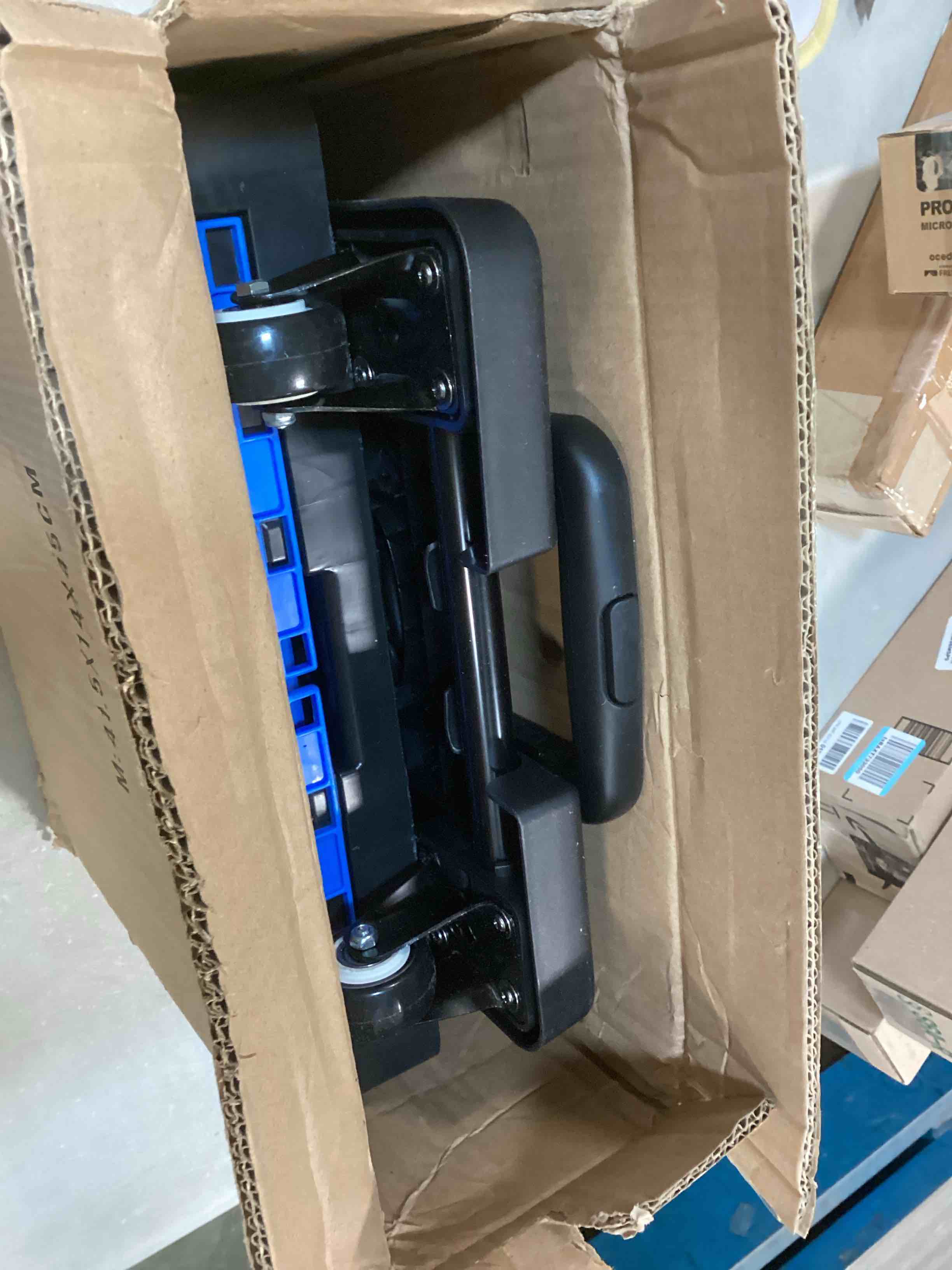 https://s3.amazonaws.com/lotting-images-prod/bidfta/RED6045506_1709303950377.jpeg