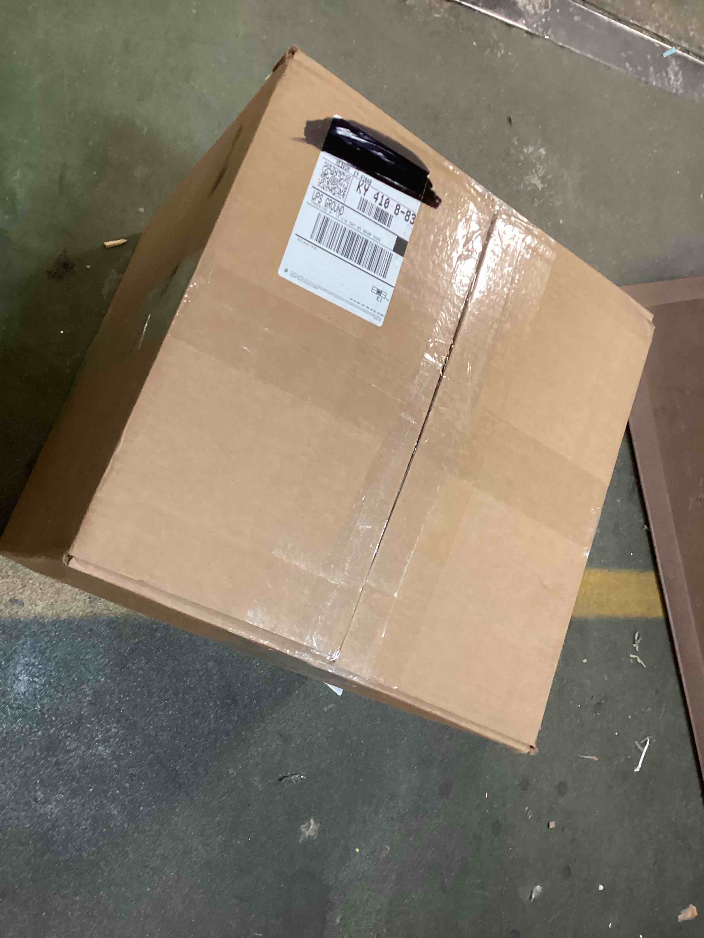 https://s3.amazonaws.com/lotting-images-prod/bidfta/RED6045612_1709320241383.jpeg