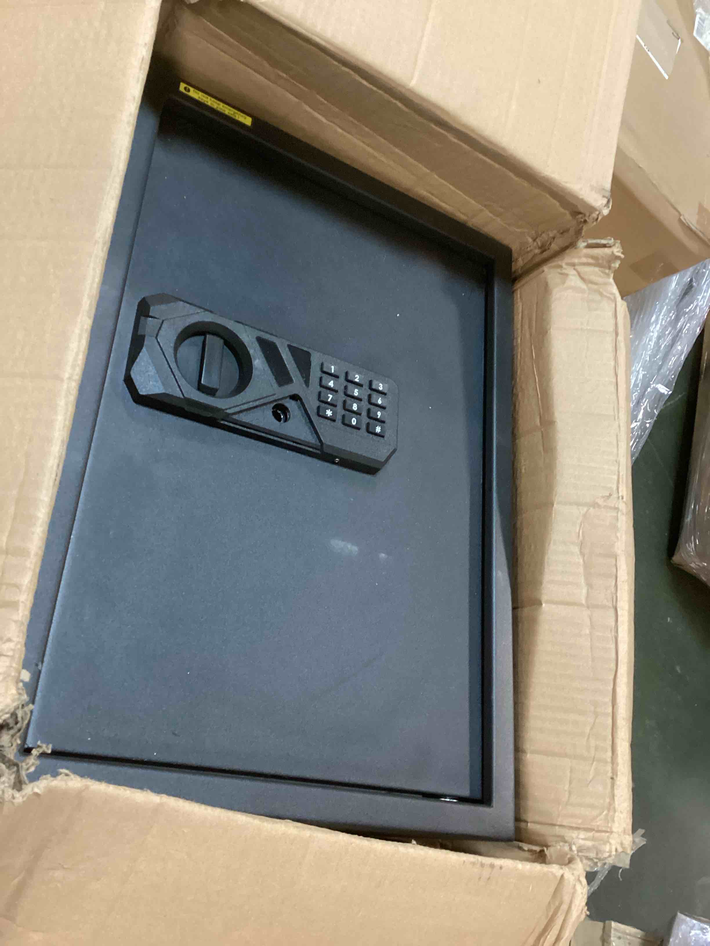 https://s3.amazonaws.com/lotting-images-prod/bidfta/RED6045632_1709322895798.jpeg
