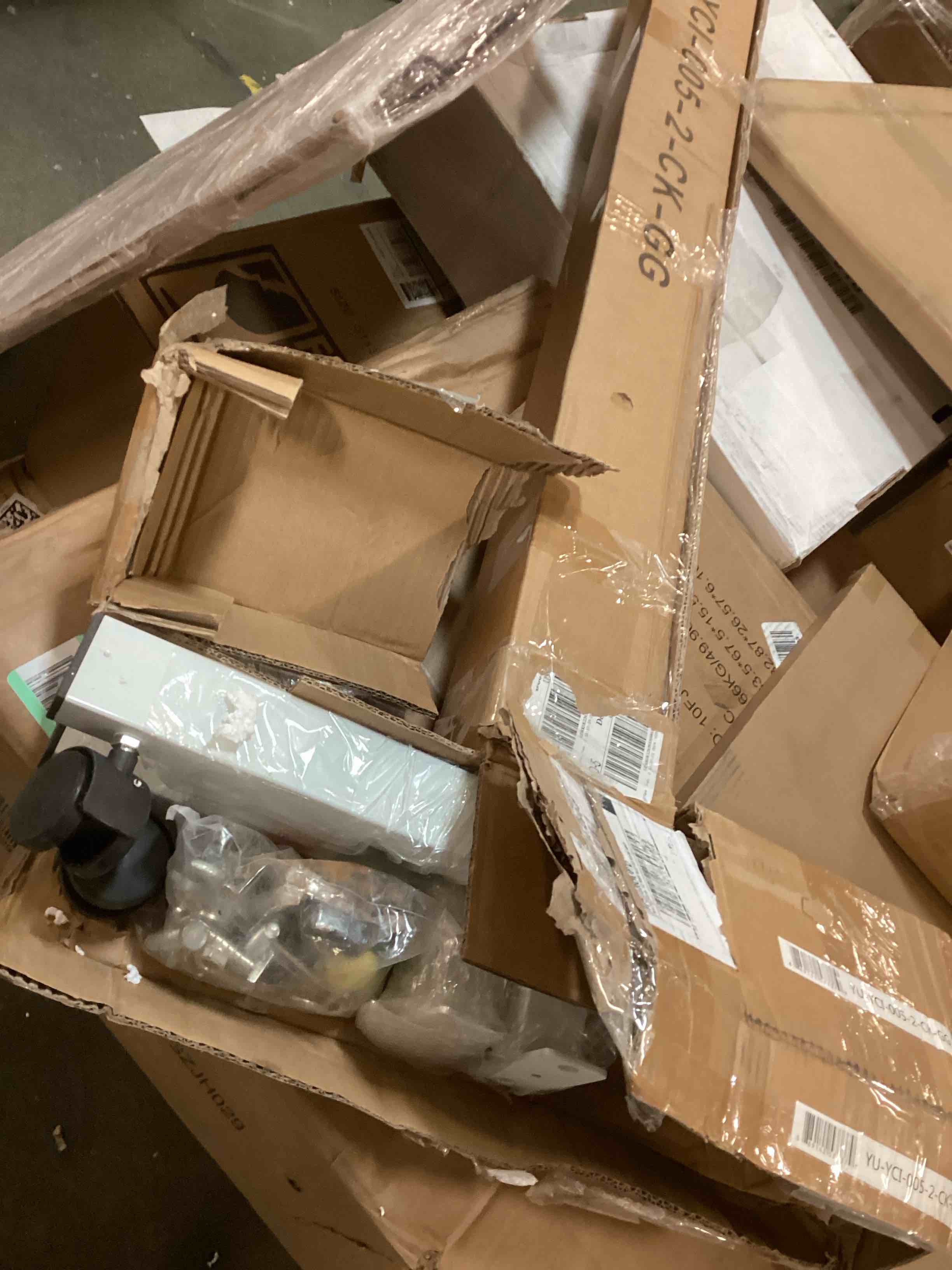 https://s3.amazonaws.com/lotting-images-prod/bidfta/RED6045636_1709324556983.jpeg
