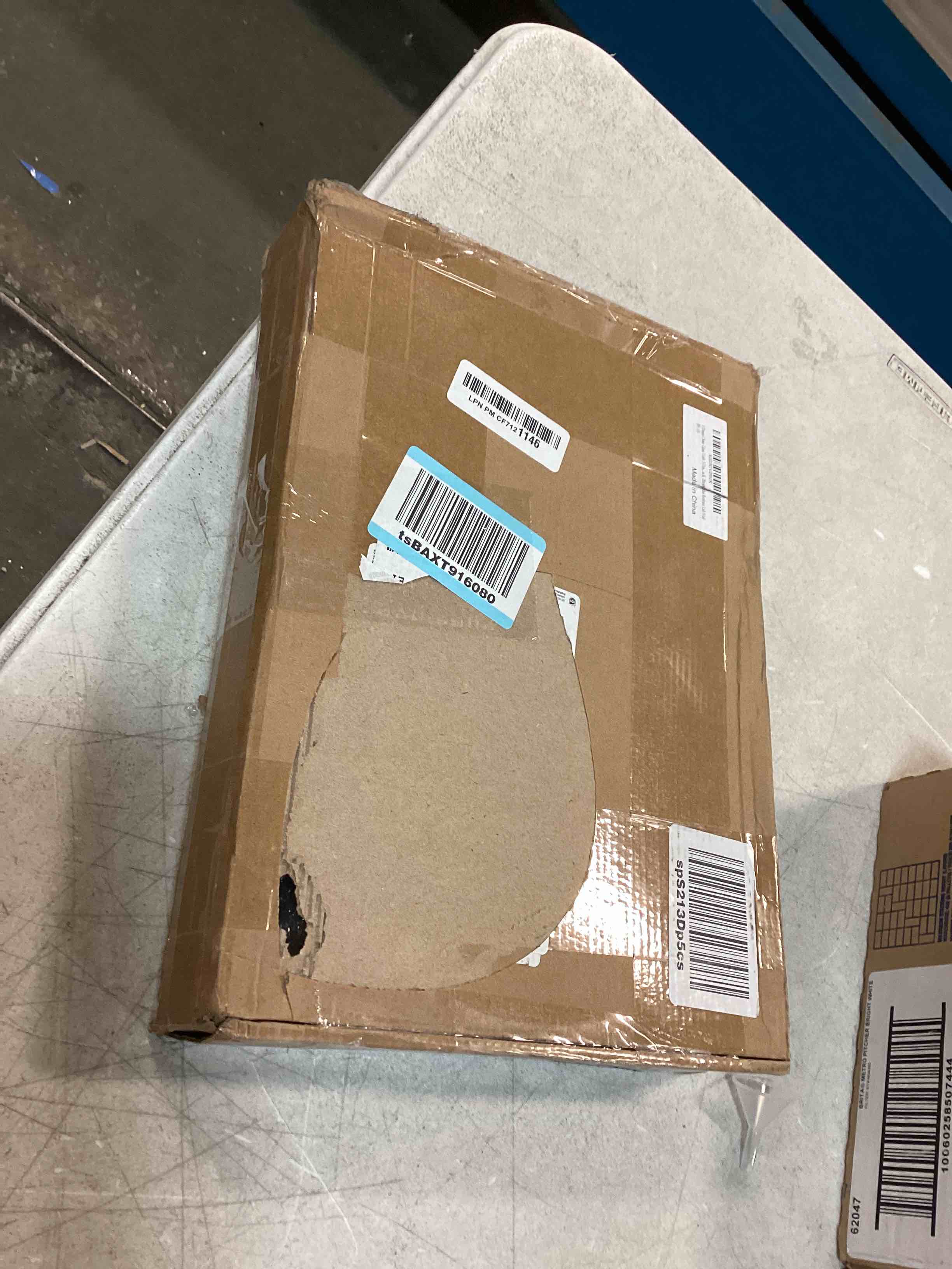 https://s3.amazonaws.com/lotting-images-prod/bidfta/RED6045703_1709387535122.jpeg