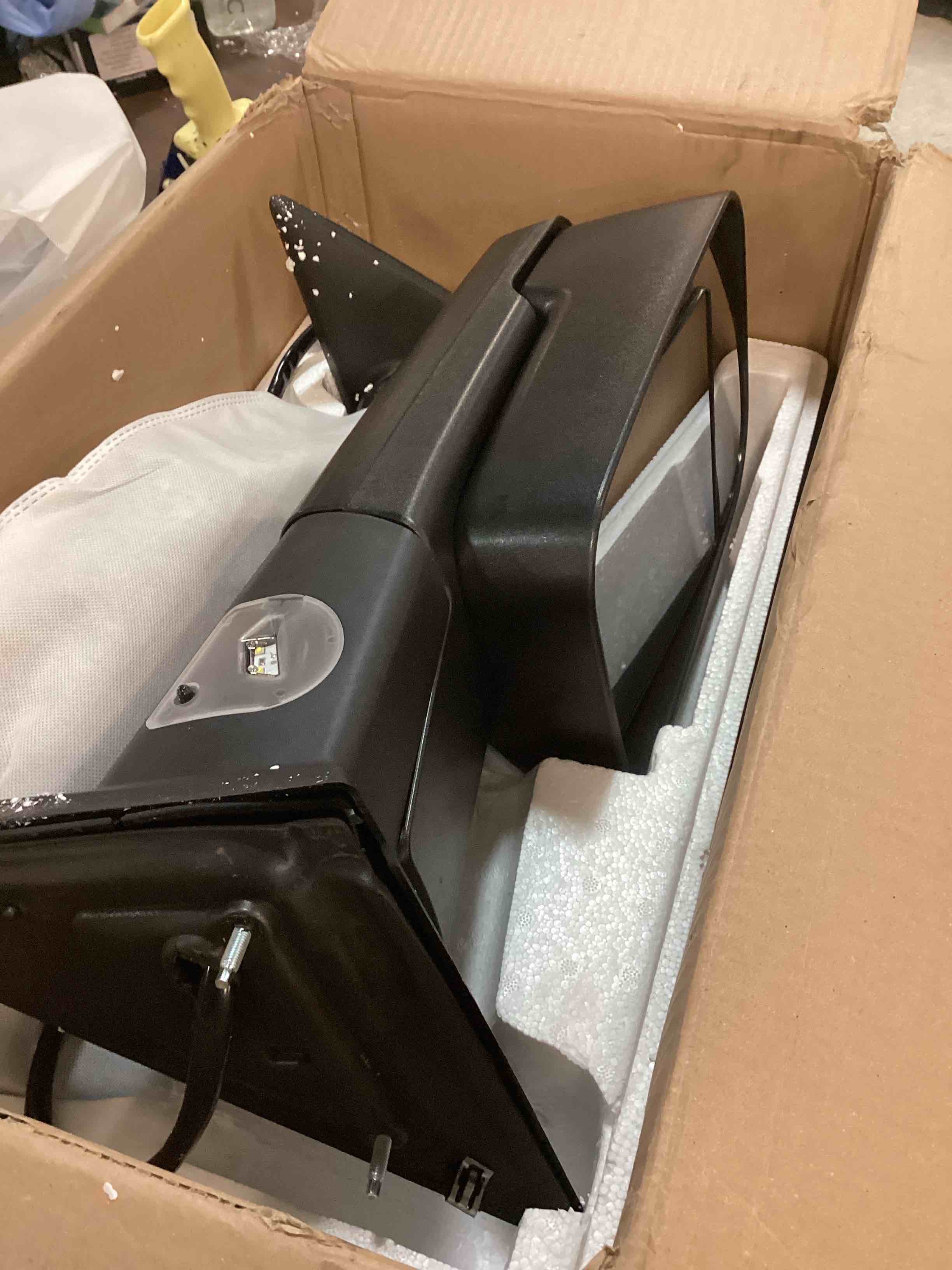 https://s3.amazonaws.com/lotting-images-prod/bidfta/RED6046038_1709573428416.jpeg