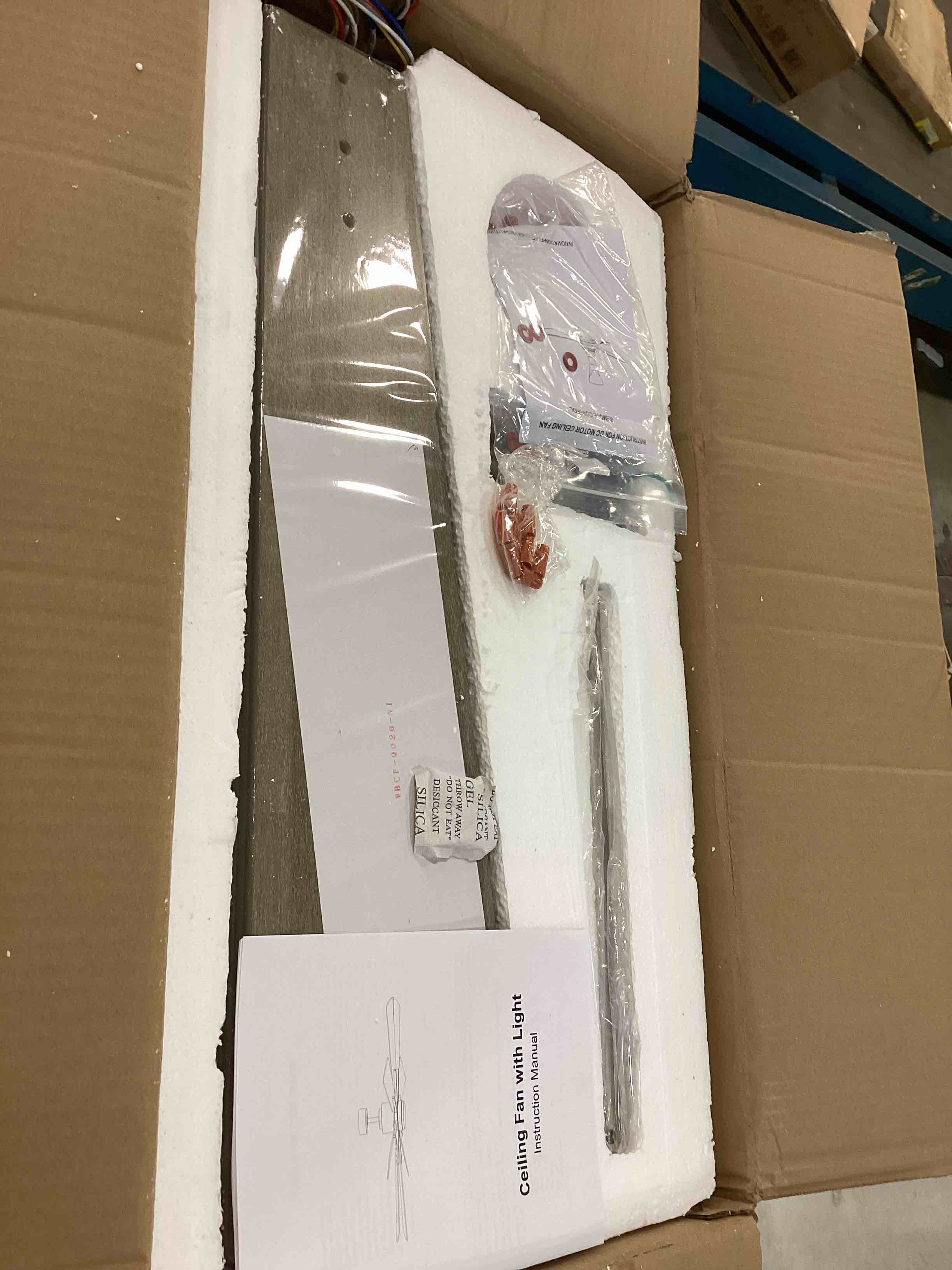 https://s3.amazonaws.com/lotting-images-prod/bidfta/RED6046206_1709648157221.jpeg