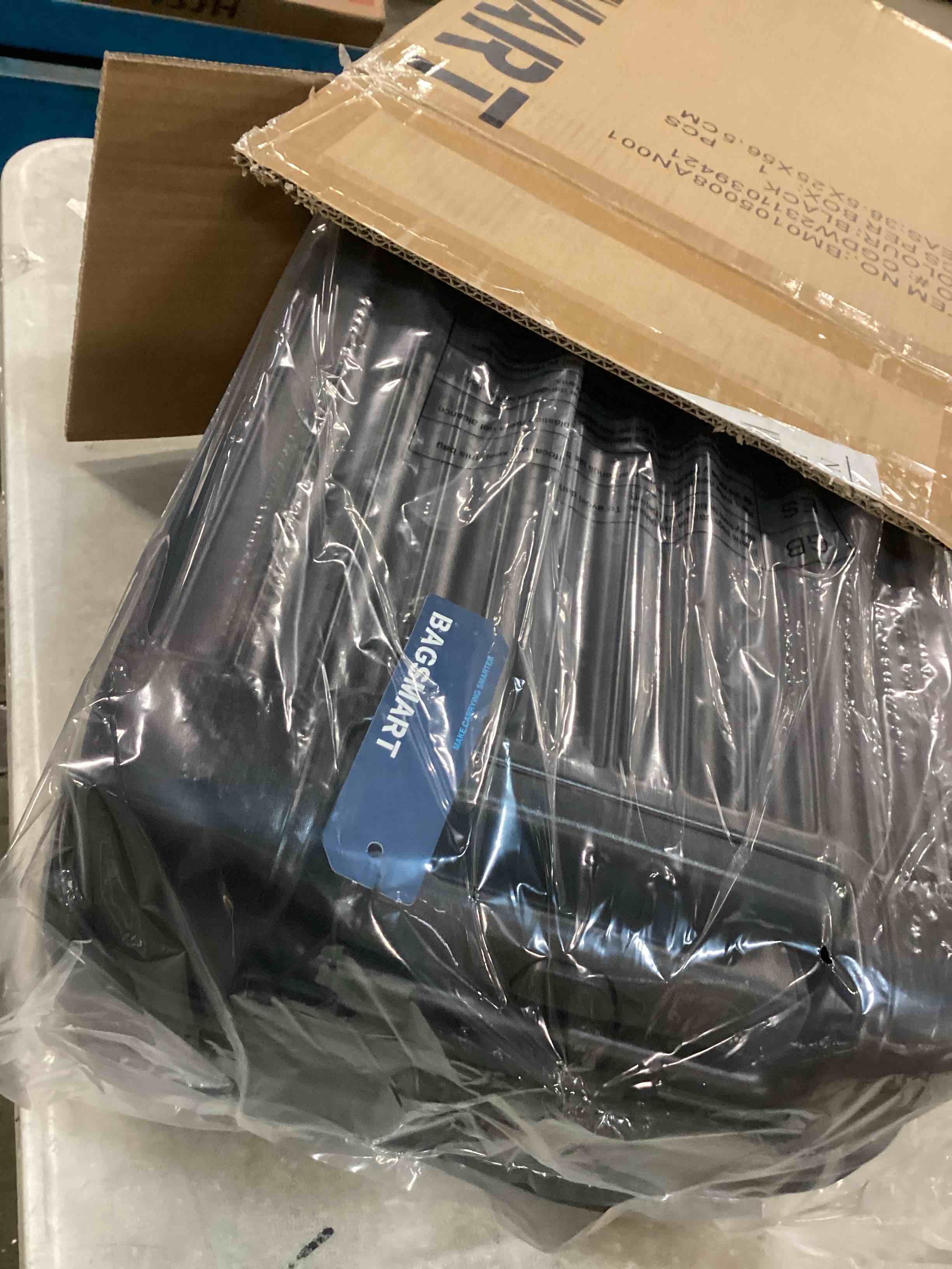 https://s3.amazonaws.com/lotting-images-prod/bidfta/RED6046332_1709664012283.jpeg