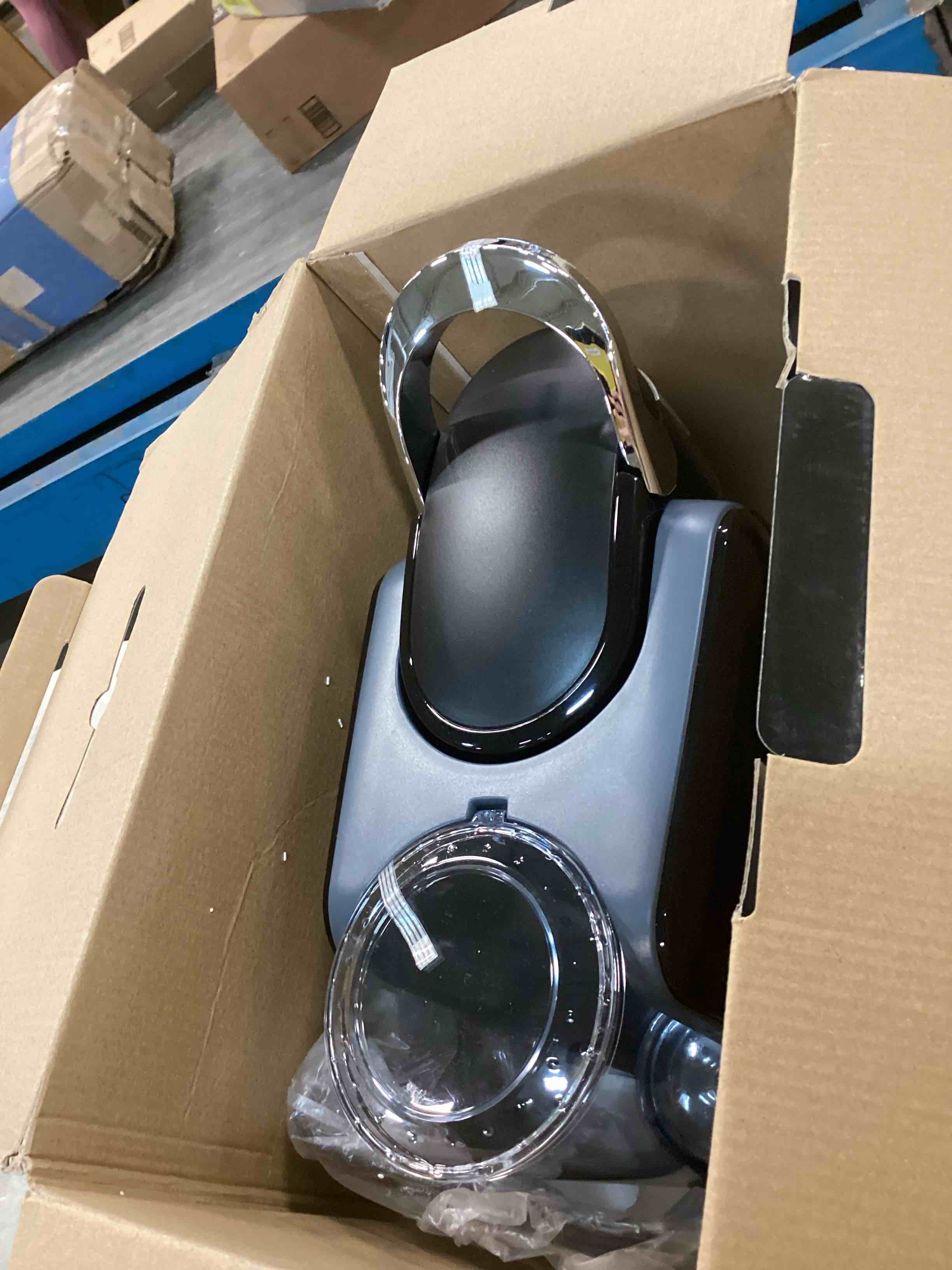 https://s3.amazonaws.com/lotting-images-prod/bidfta/RED6046530_1709742043044.jpeg