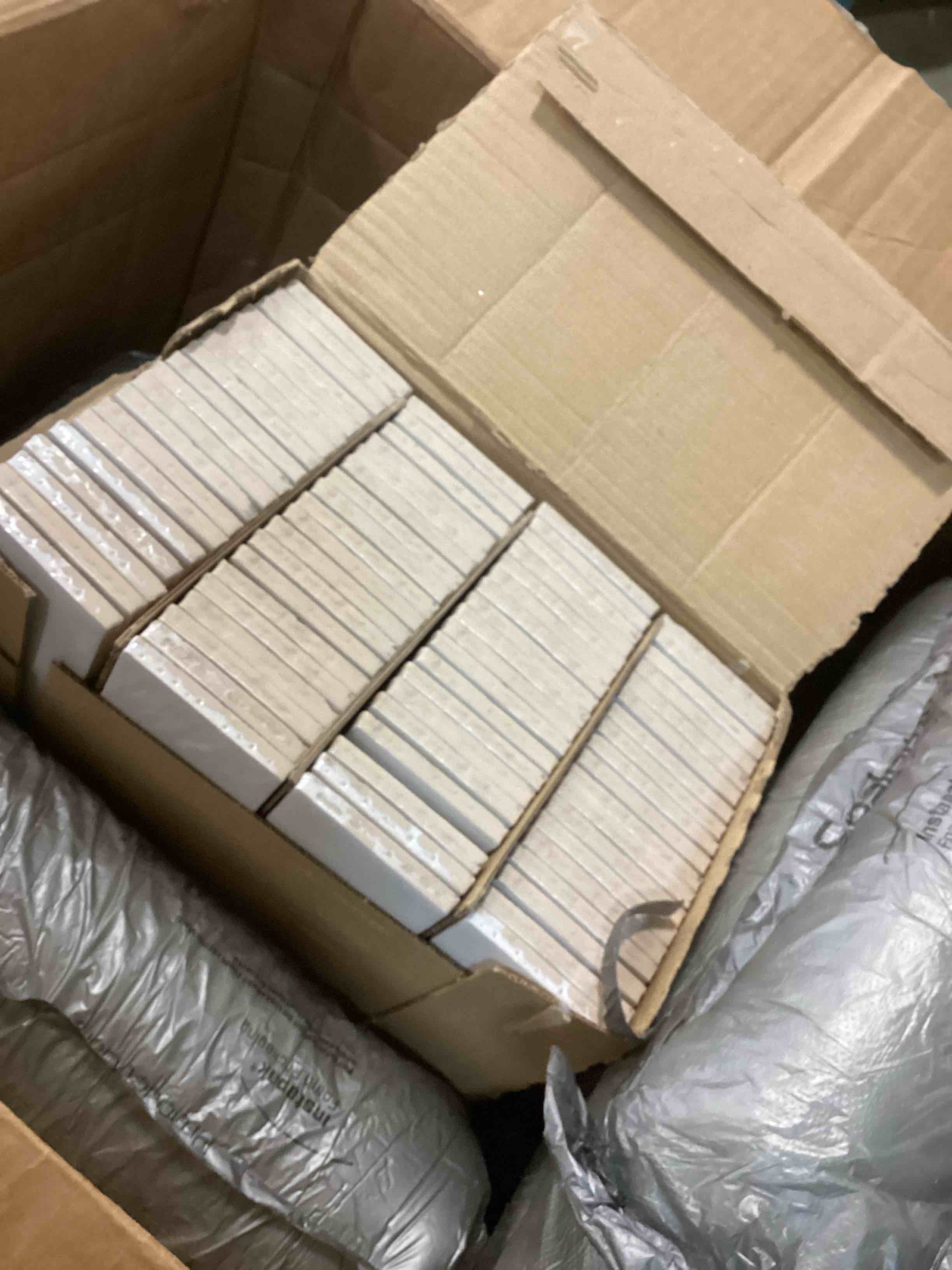 https://s3.amazonaws.com/lotting-images-prod/bidfta/RED6046837_1709843251483.jpeg