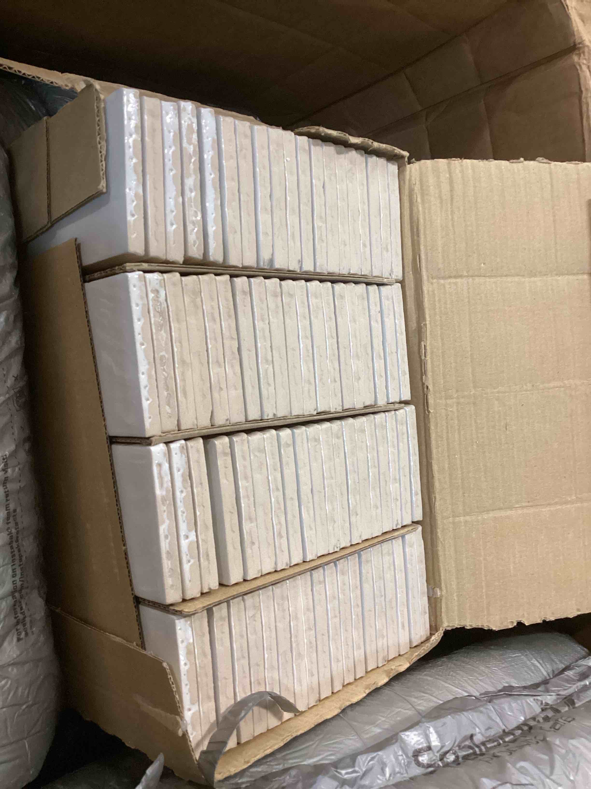 https://s3.amazonaws.com/lotting-images-prod/bidfta/RED6046837_1709843254241.jpeg
