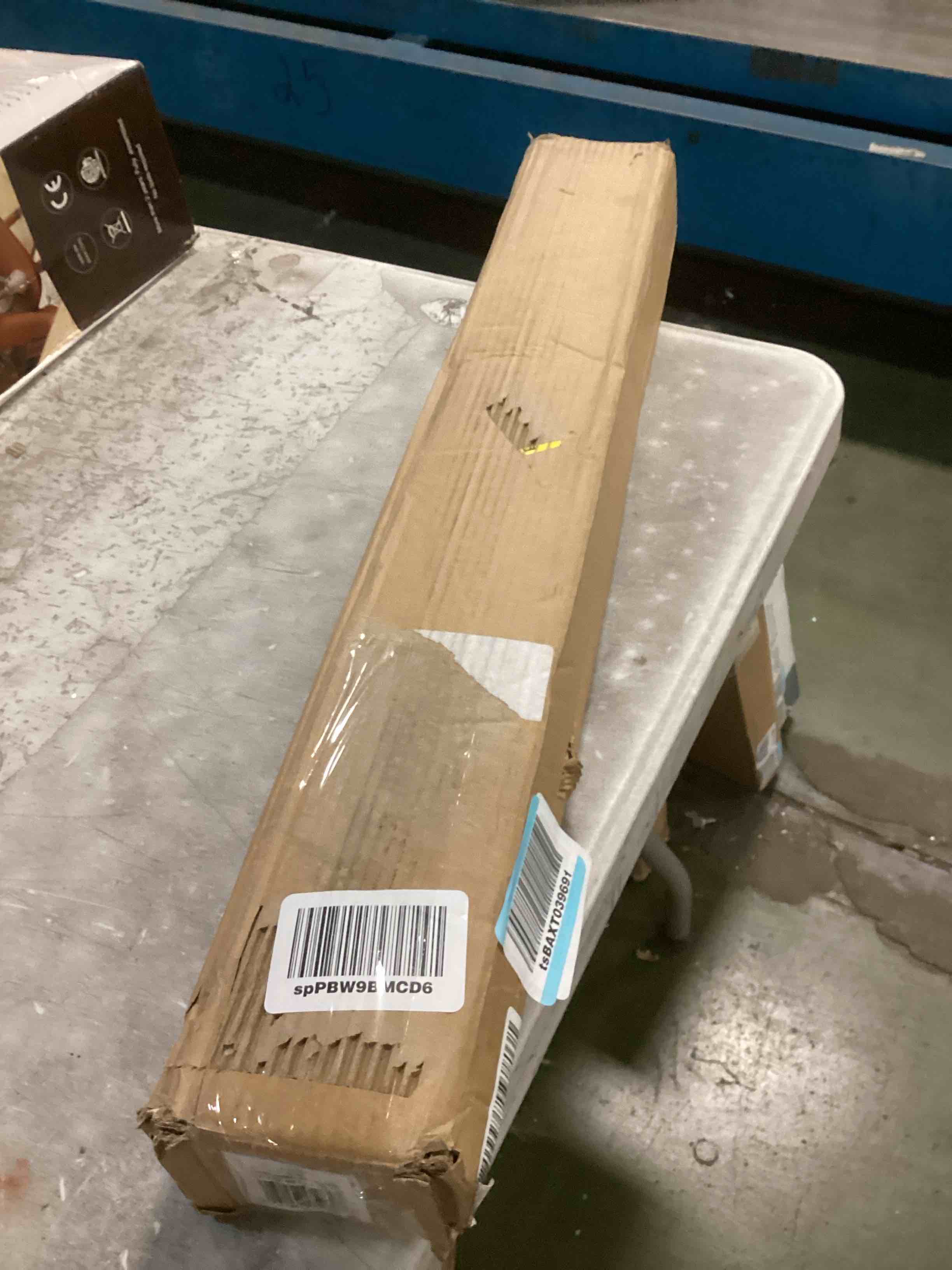 https://s3.amazonaws.com/lotting-images-prod/bidfta/RED6046898_1709904505304.jpeg