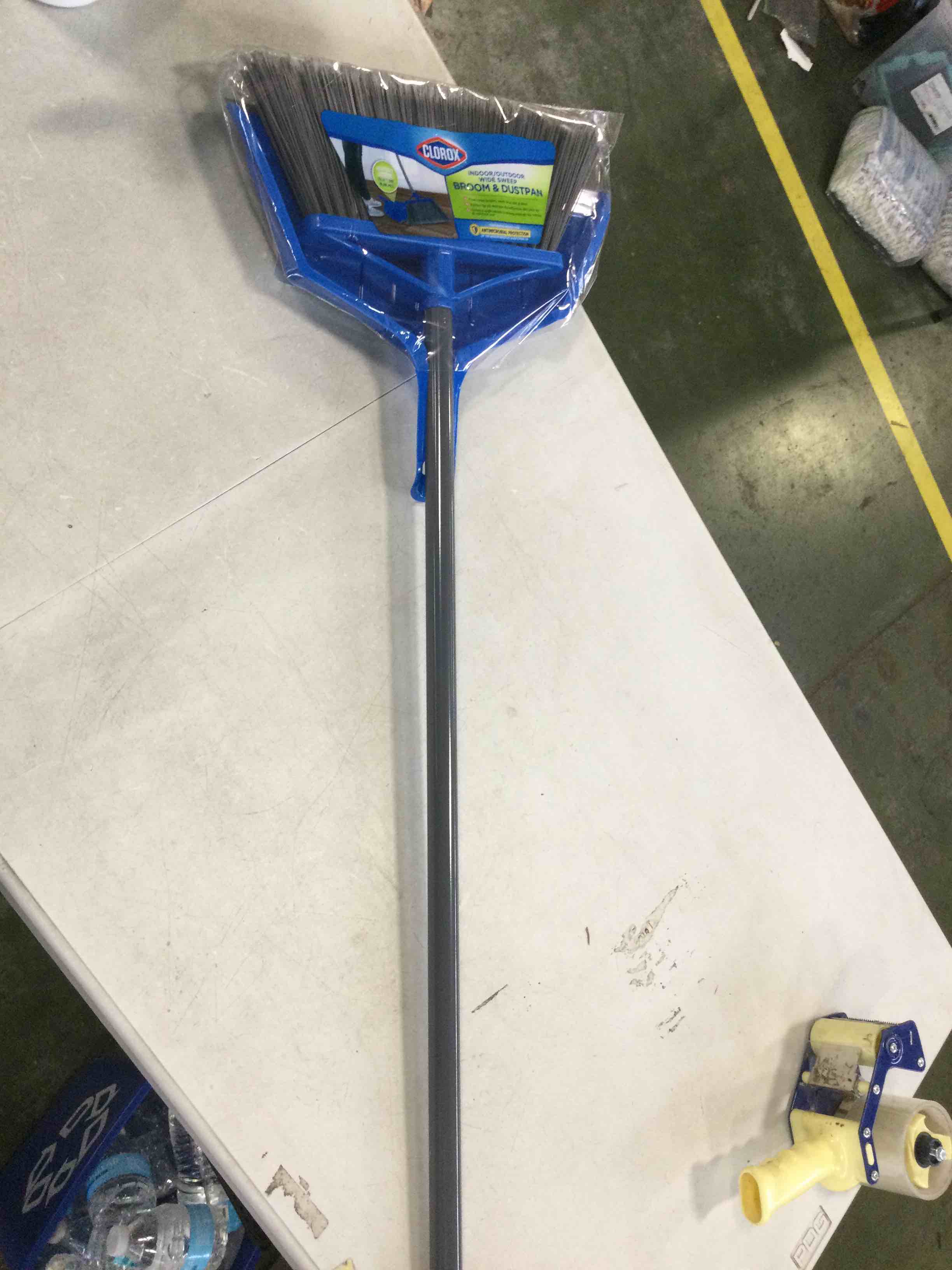 CLOROX INDOOR/OUTDOOR WIDE SWEEP BROOM & DUSTPAN