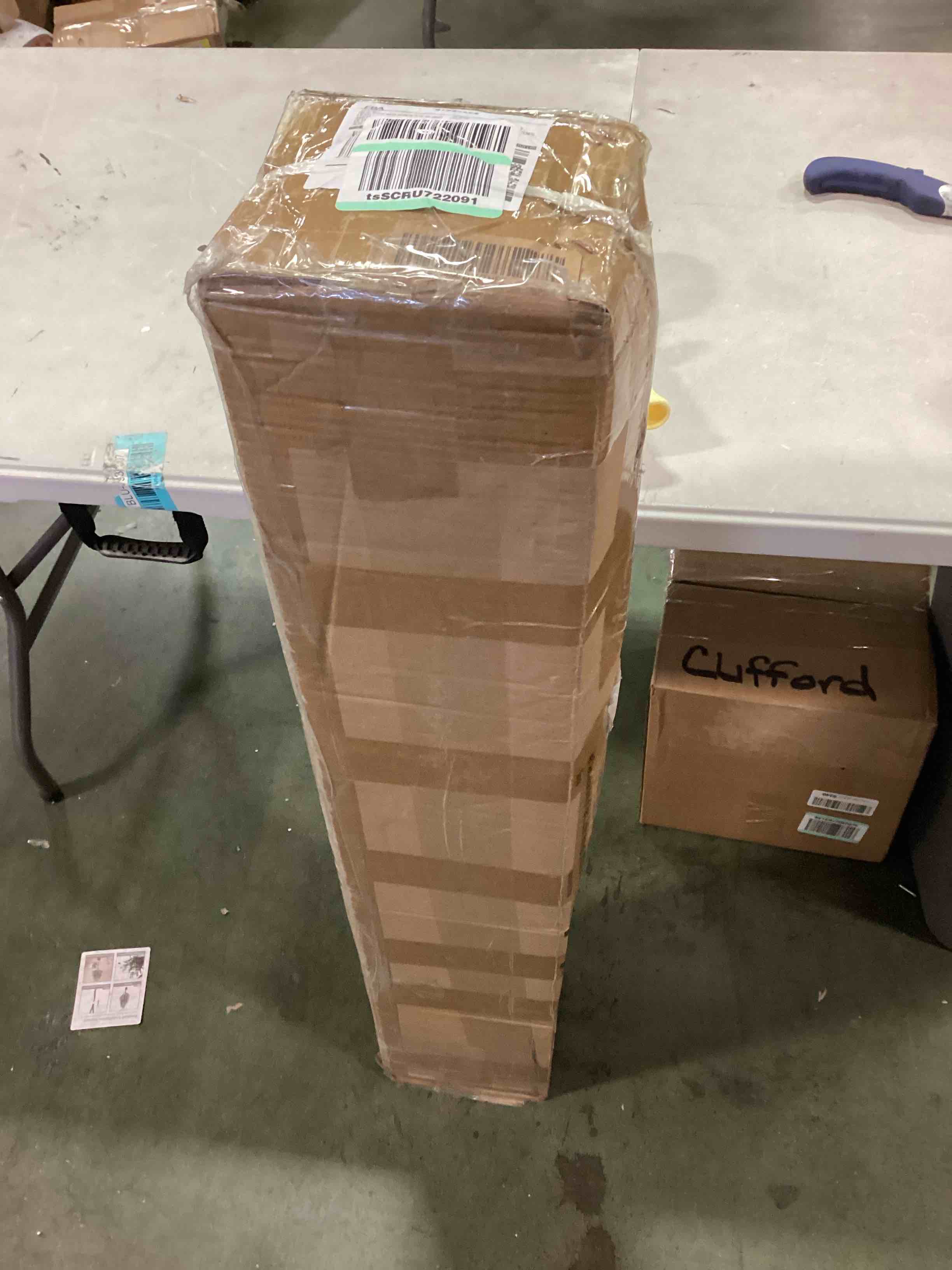 https://s3.amazonaws.com/lotting-images-prod/bidfta/RED6048225_1711645752343.jpeg