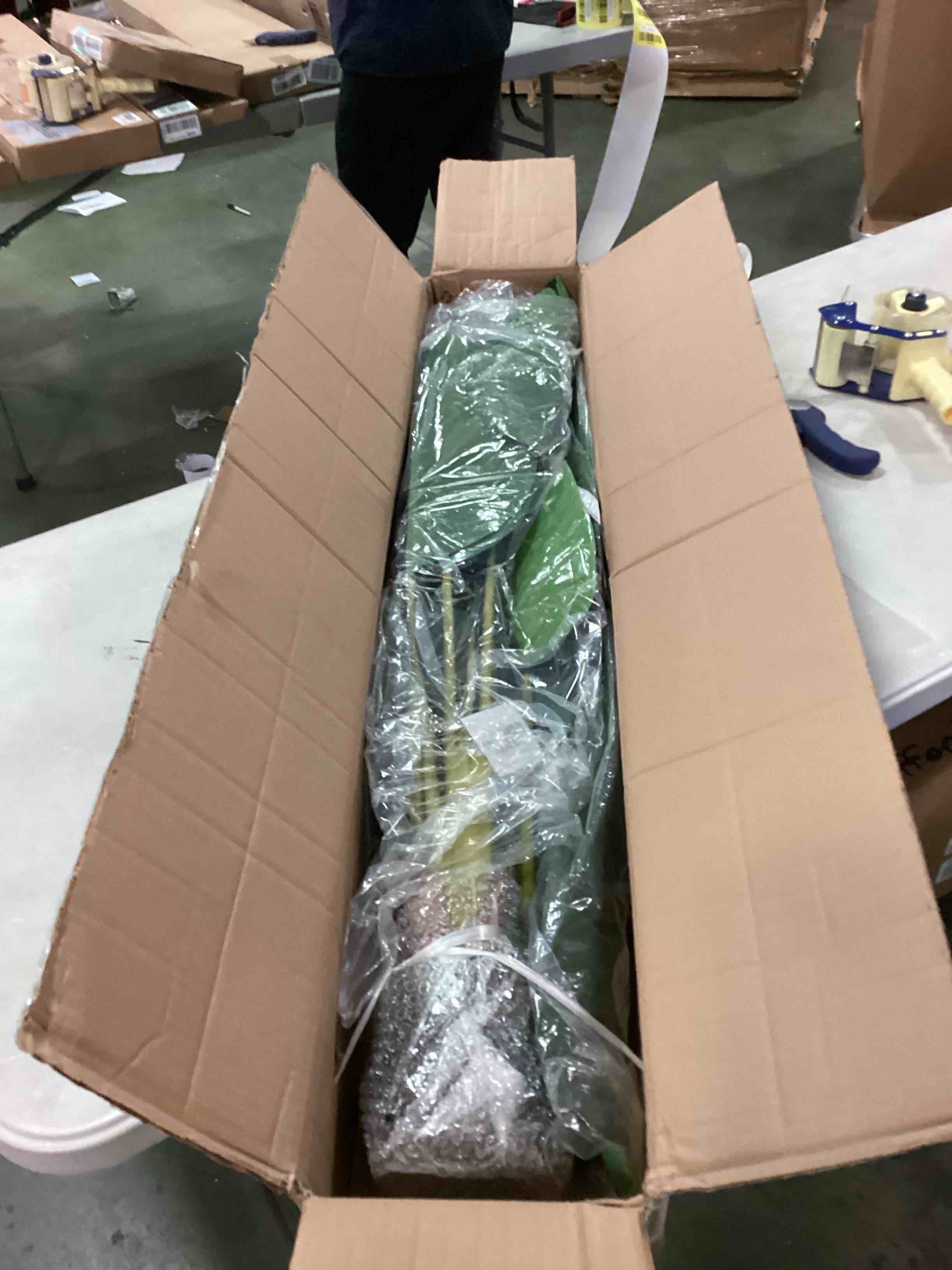 https://s3.amazonaws.com/lotting-images-prod/bidfta/RED6048225_1711645785645.jpeg