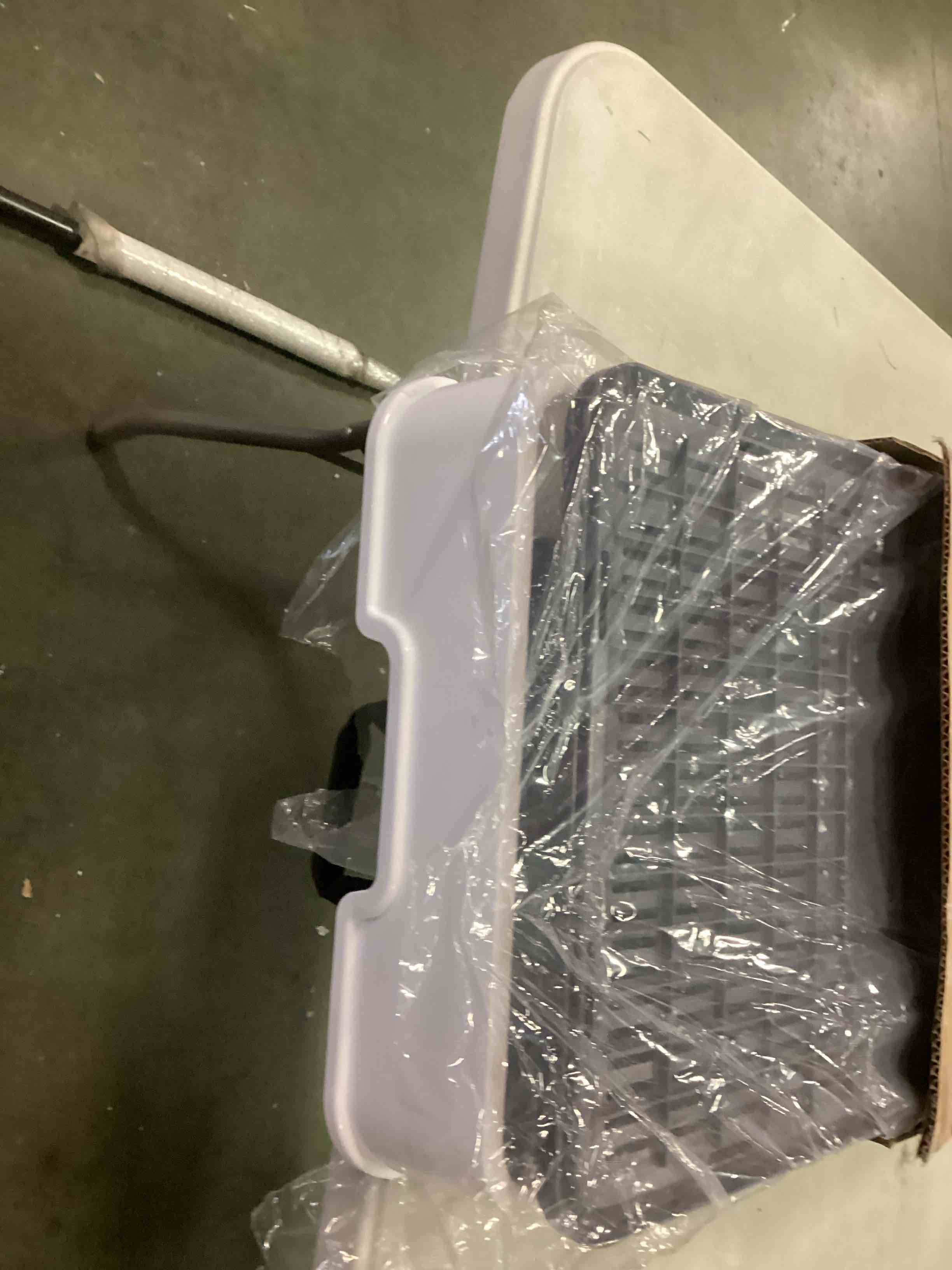 https://s3.amazonaws.com/lotting-images-prod/bidfta/RED6048338_1711740507656.jpeg