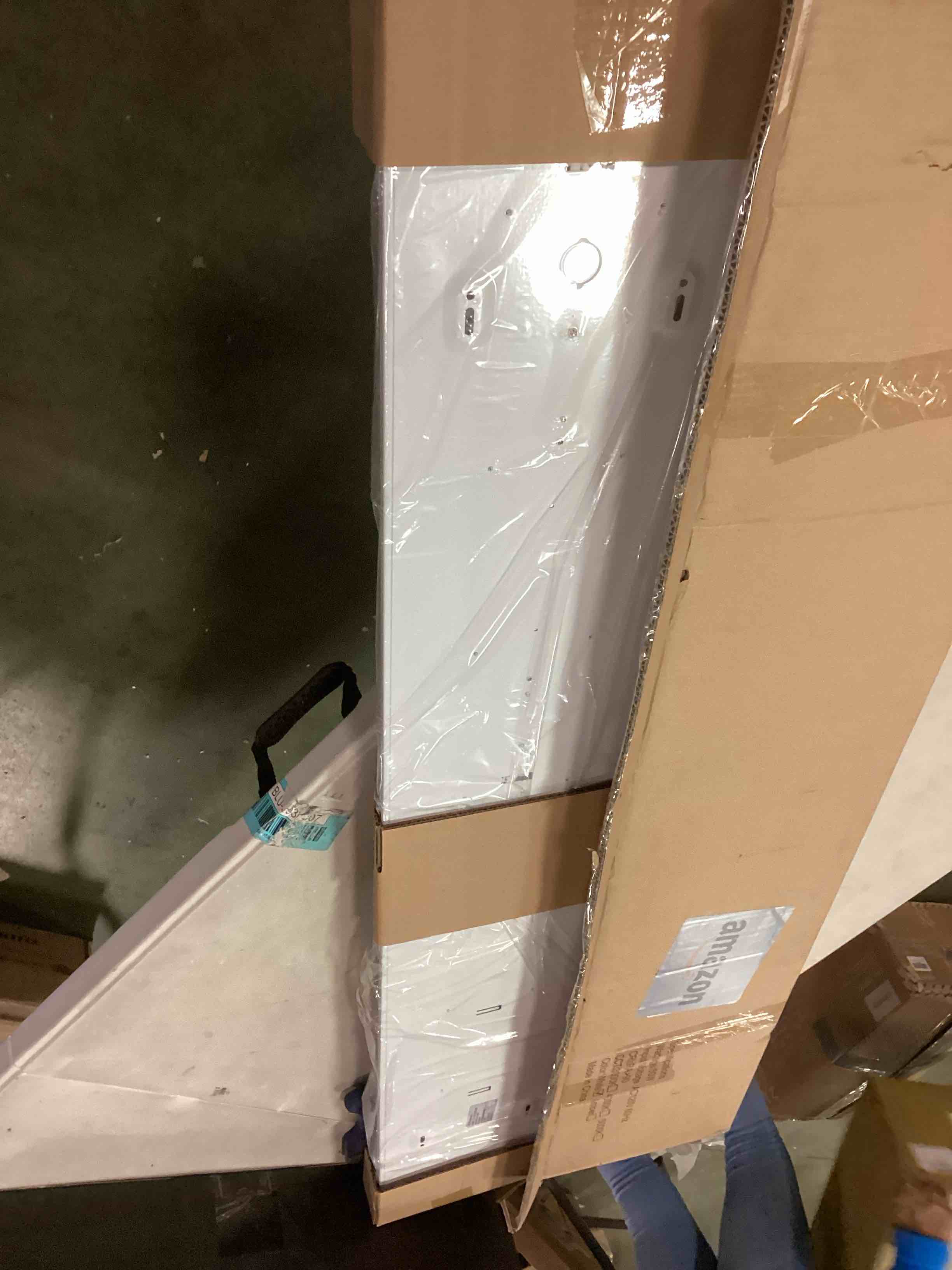 https://s3.amazonaws.com/lotting-images-prod/bidfta/RED6048344_1711741548241.jpeg