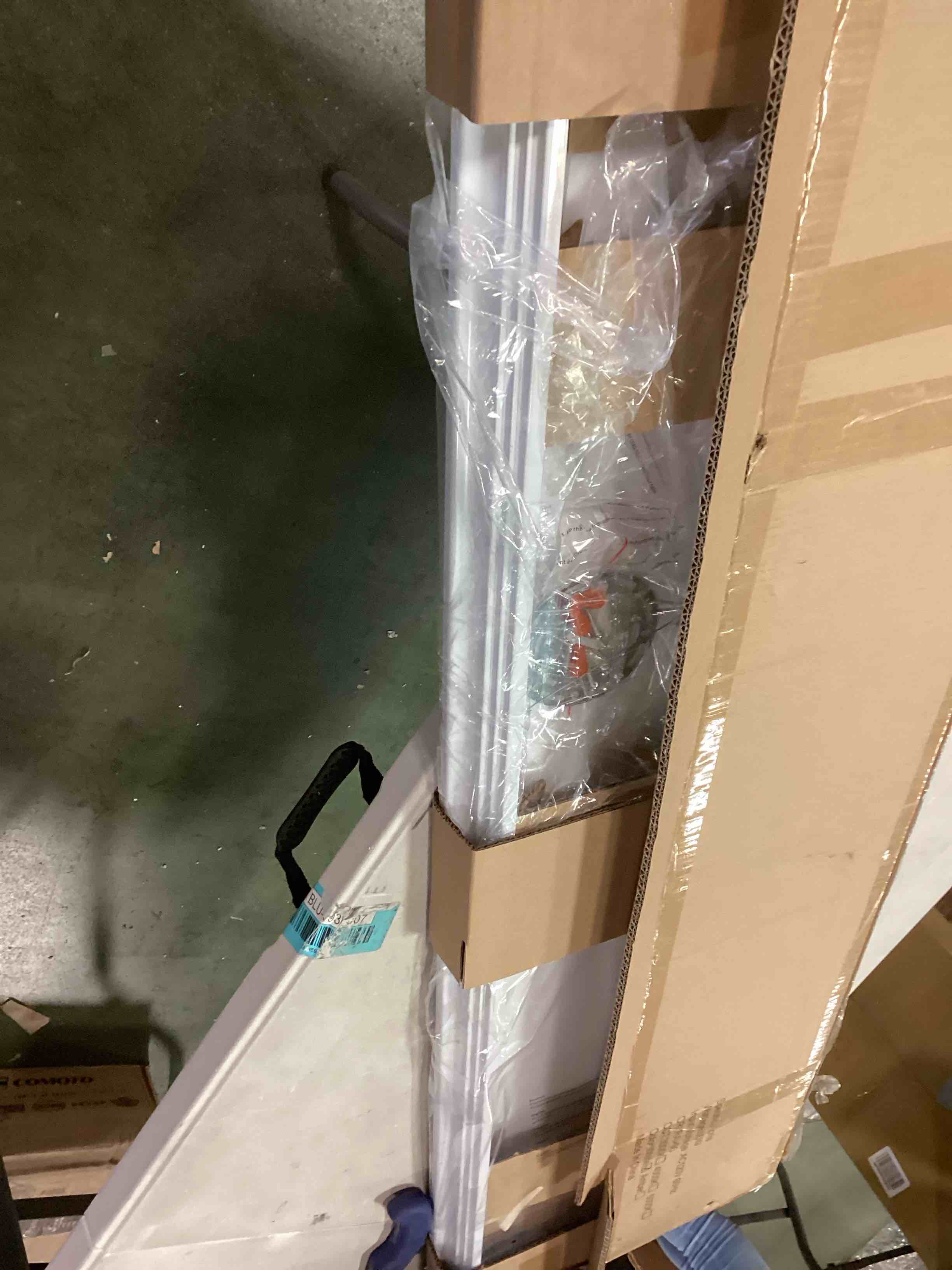 https://s3.amazonaws.com/lotting-images-prod/bidfta/RED6048344_1711741576208.jpeg