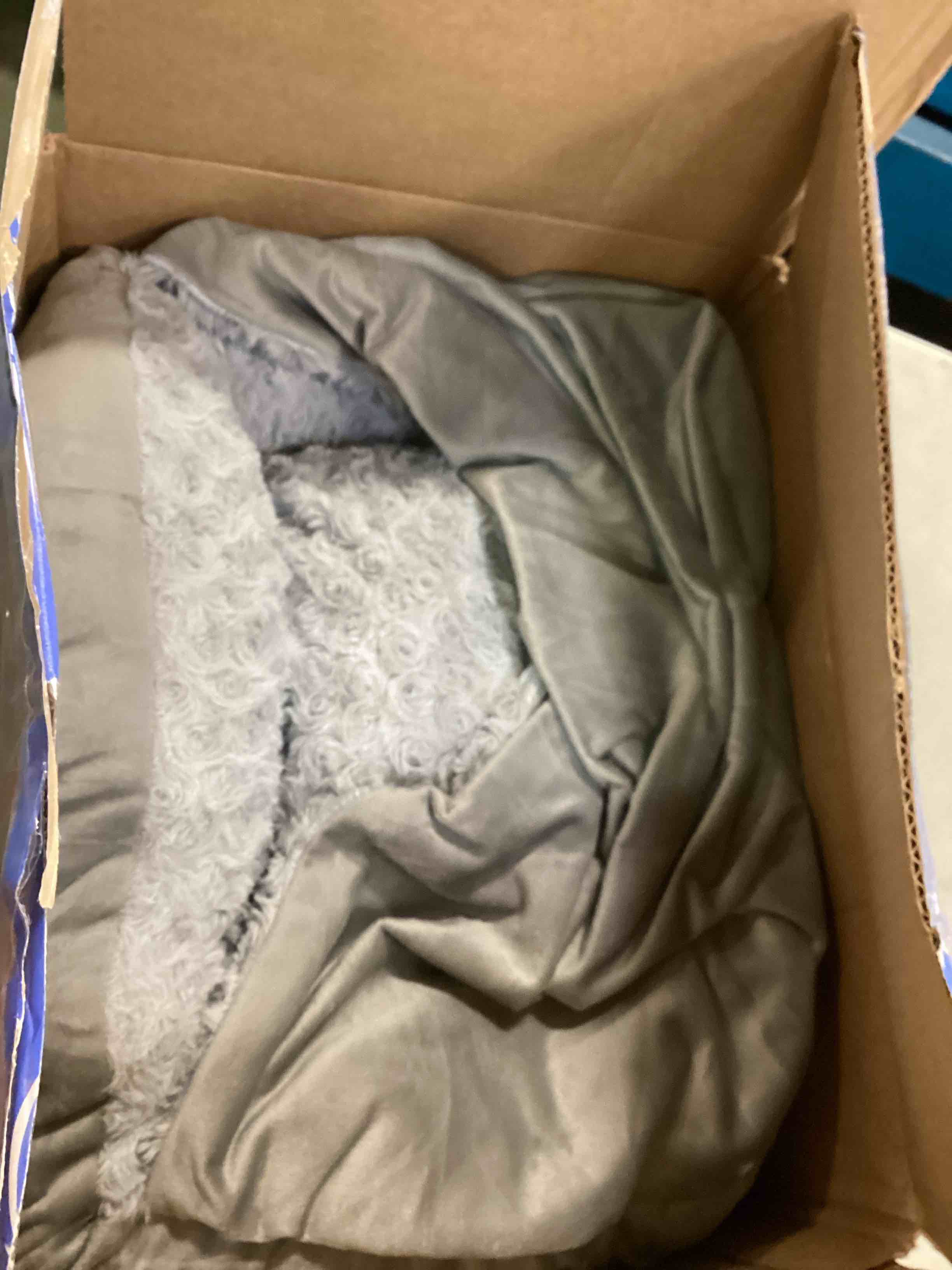 https://s3.amazonaws.com/lotting-images-prod/bidfta/RED6048458_1709741220871.jpeg