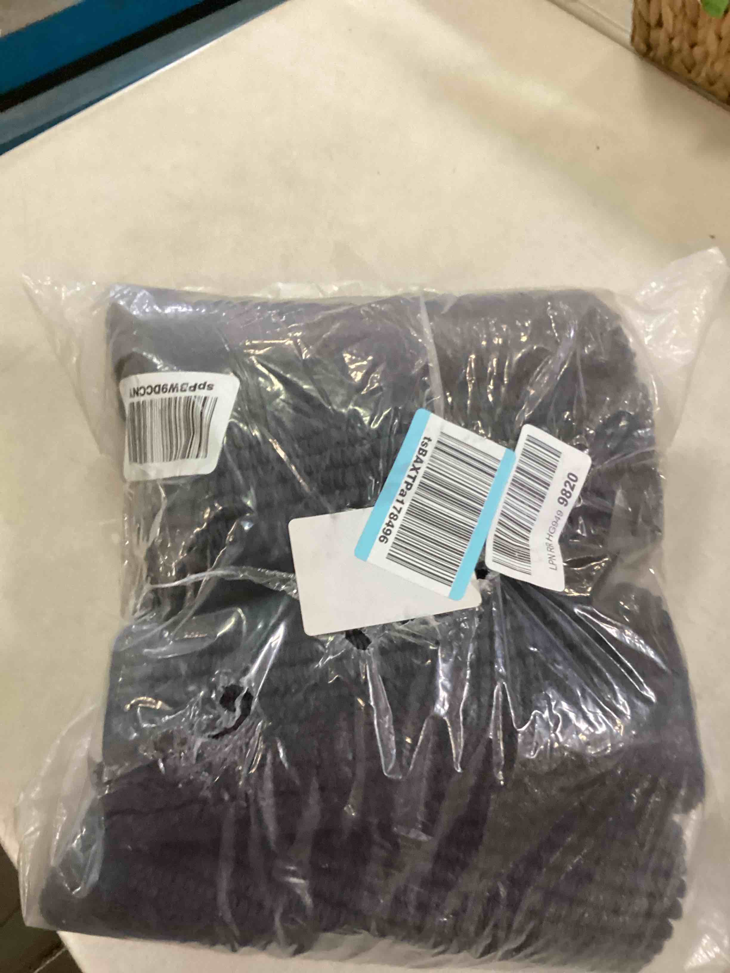 https://s3.amazonaws.com/lotting-images-prod/bidfta/RED6049463_1710263916772.jpeg