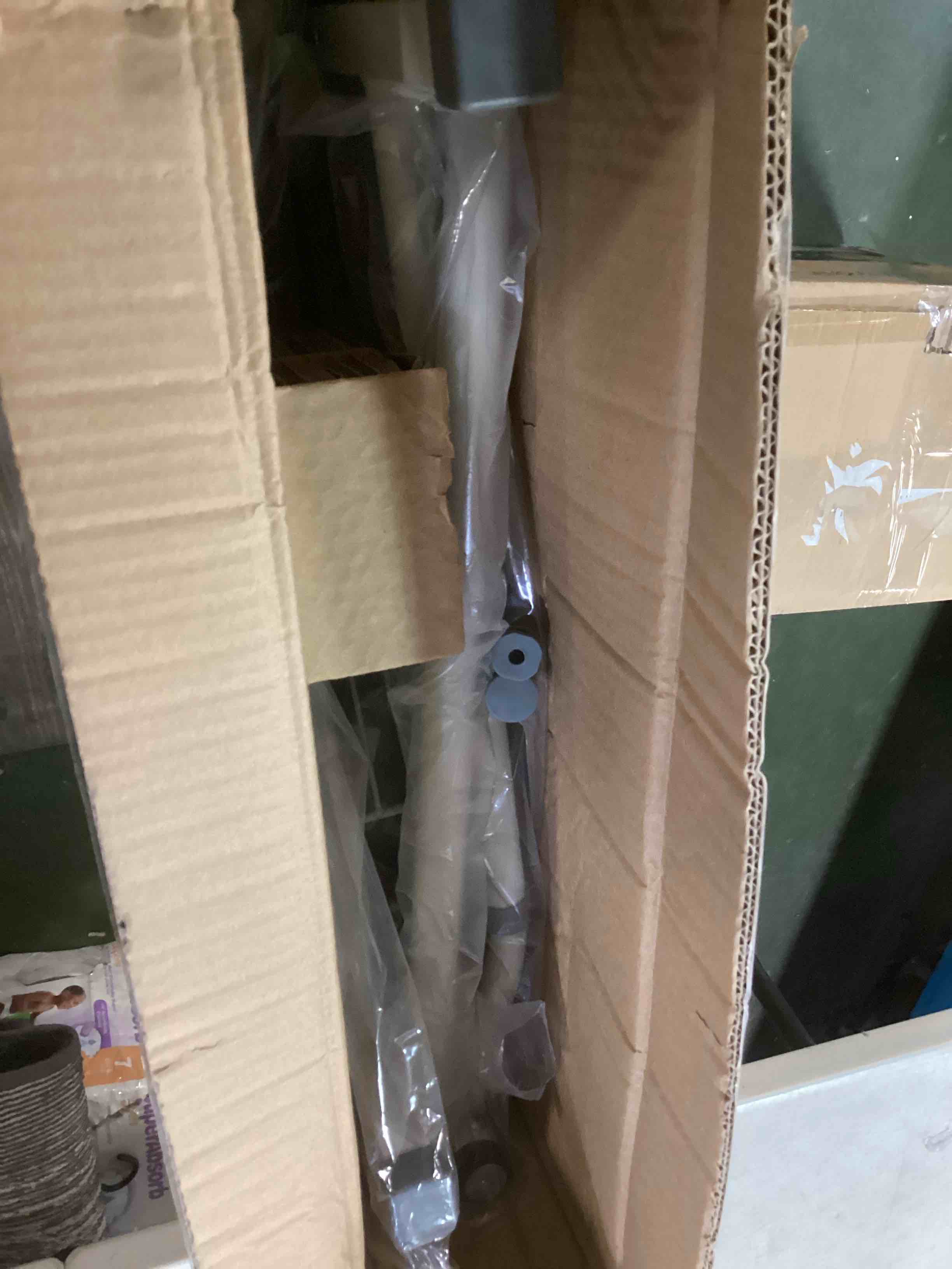 https://s3.amazonaws.com/lotting-images-prod/bidfta/RED6049534_1710274447051.jpeg