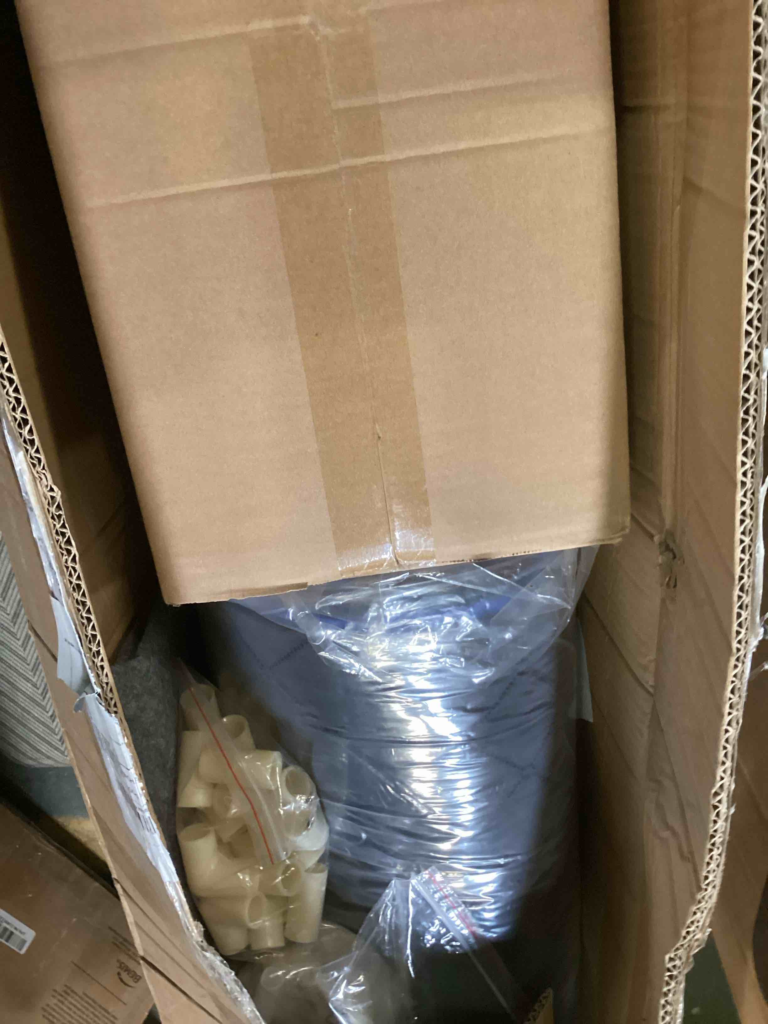 https://s3.amazonaws.com/lotting-images-prod/bidfta/RED6049738_1710358653054.jpeg