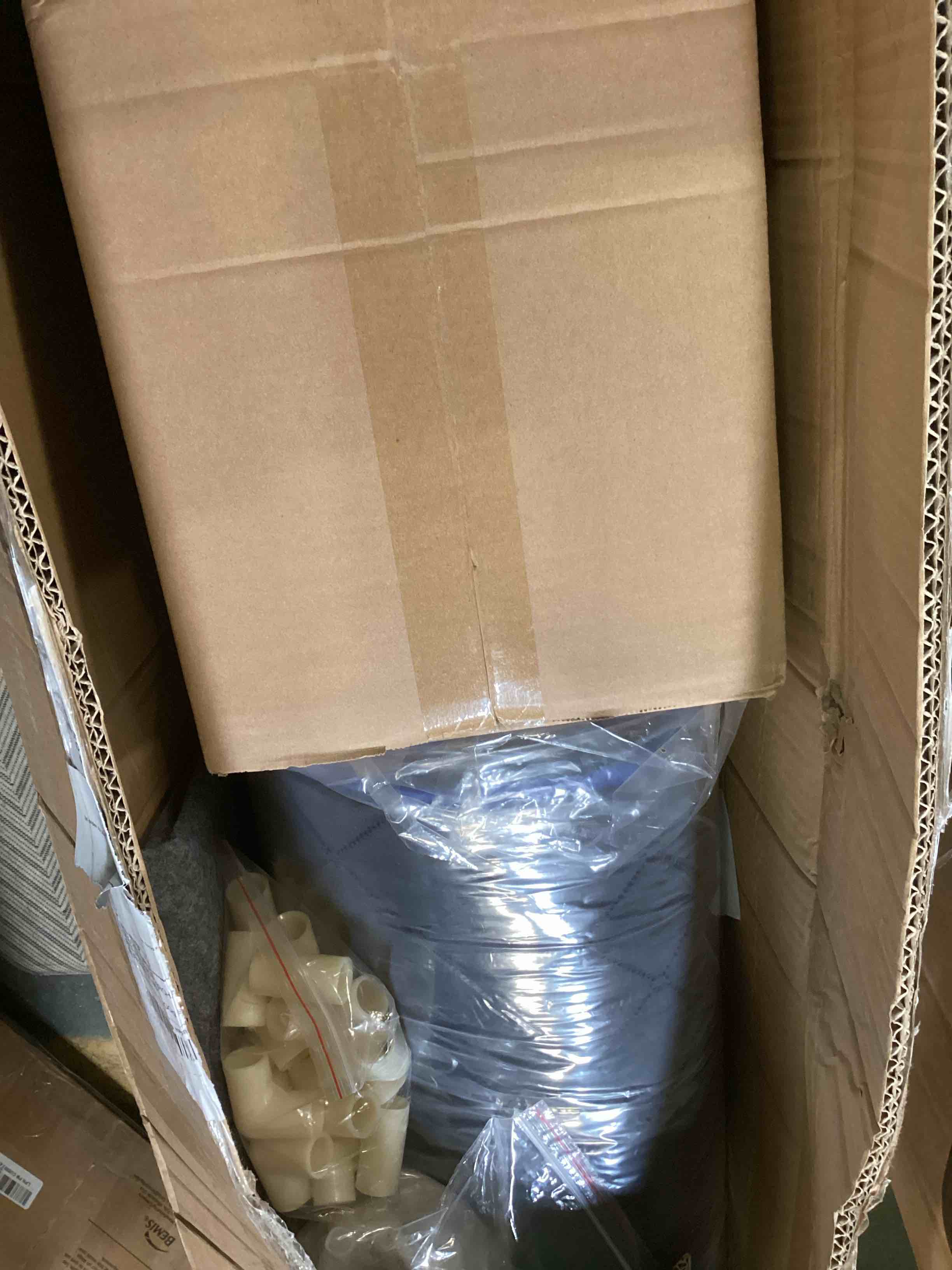 https://s3.amazonaws.com/lotting-images-prod/bidfta/RED6049738_1710358654078.jpeg