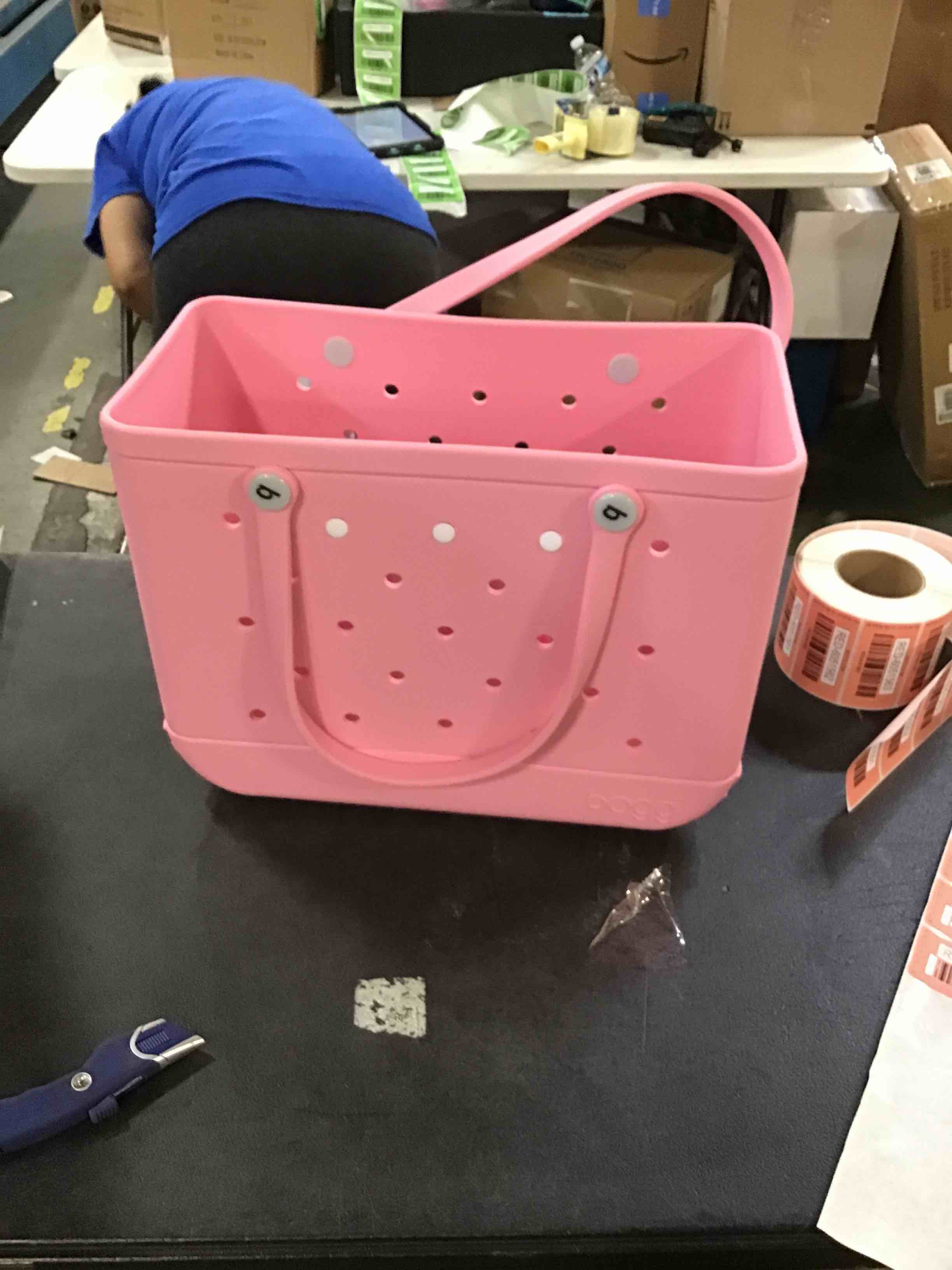 https://s3.amazonaws.com/lotting-images-prod/bidfta/RED6051504_1709657386342.jpeg