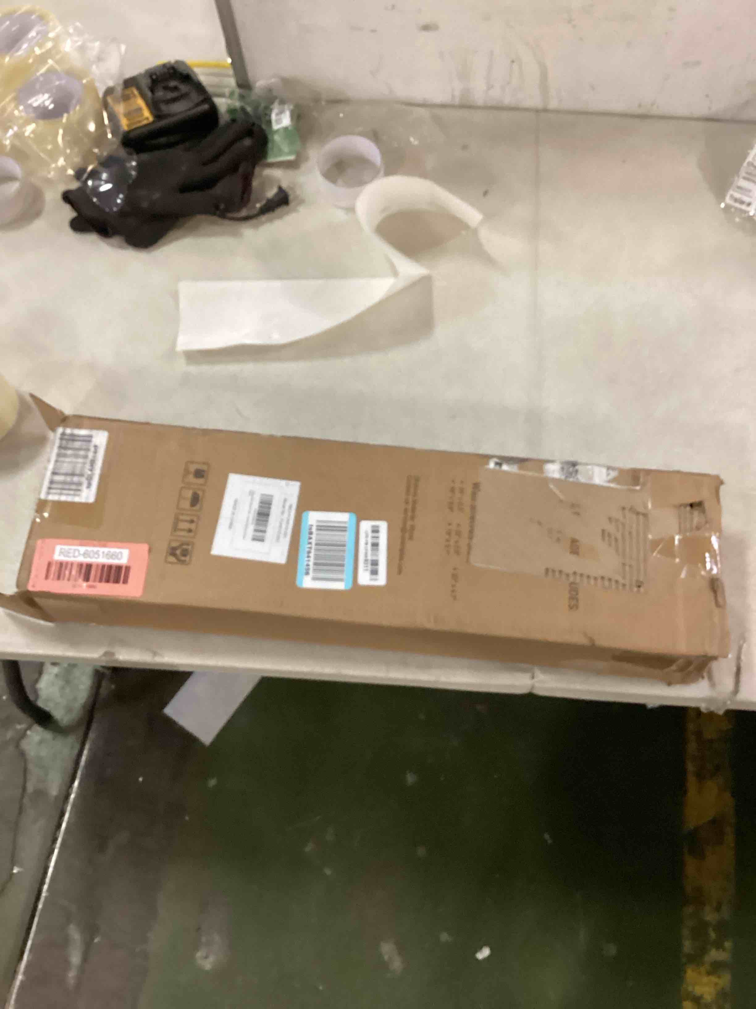 https://s3.amazonaws.com/lotting-images-prod/bidfta/RED6051660_1709751389837.jpeg