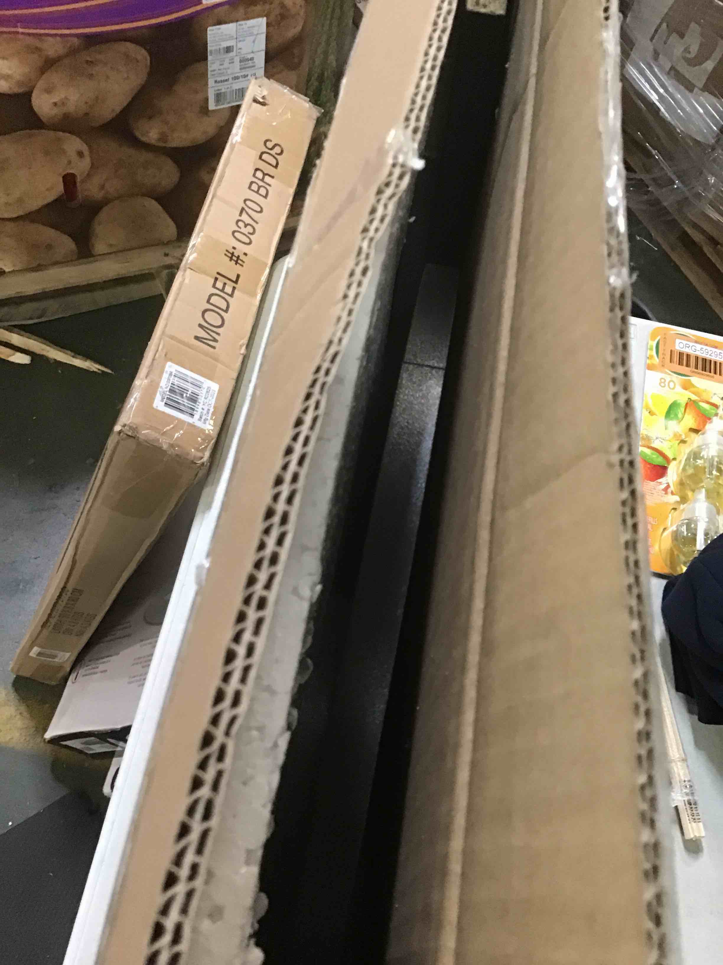 https://s3.amazonaws.com/lotting-images-prod/bidfta/RED6051834_1710259890261.jpeg
