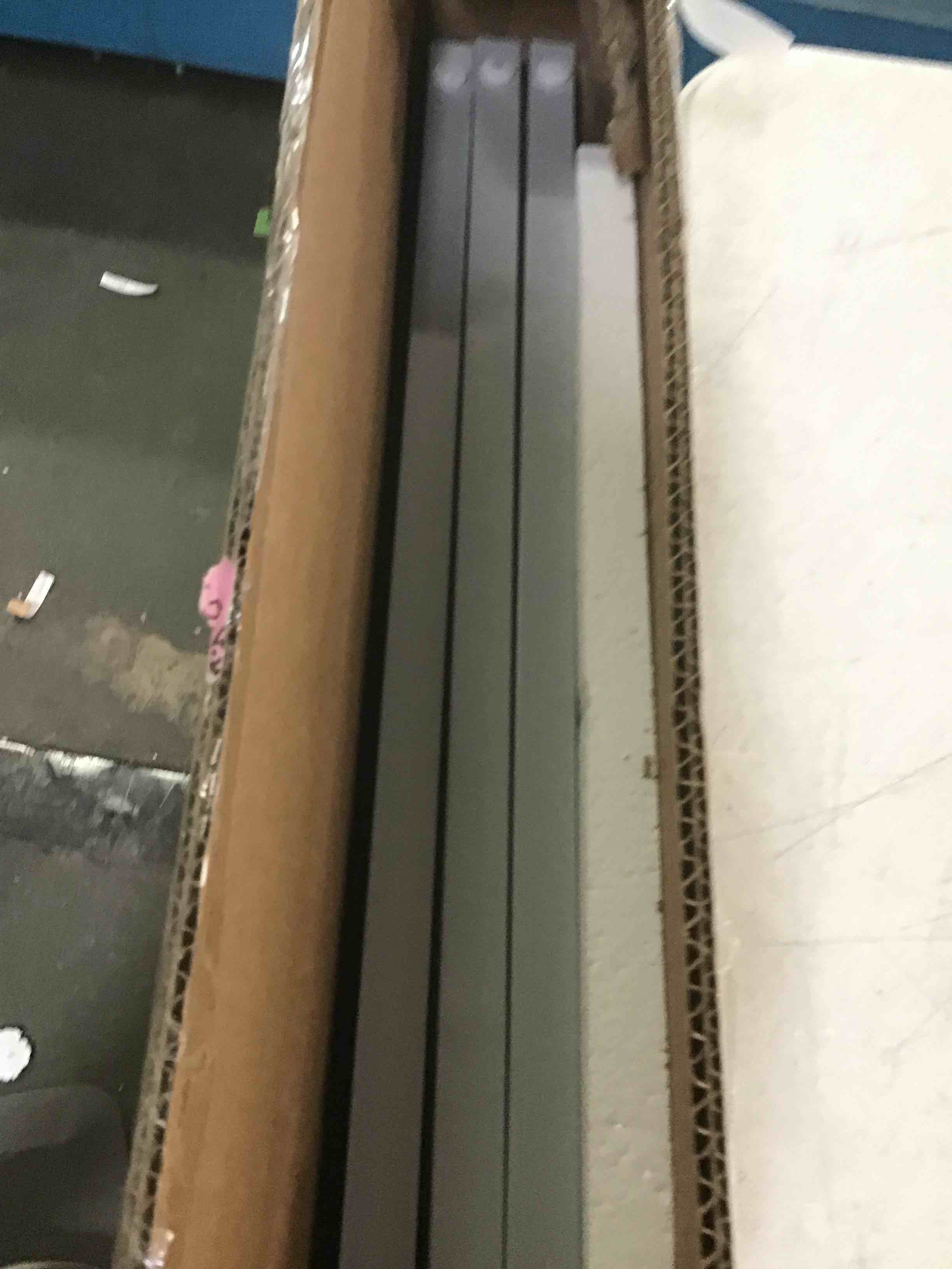 https://s3.amazonaws.com/lotting-images-prod/bidfta/RED6052077_1710352650204.jpeg