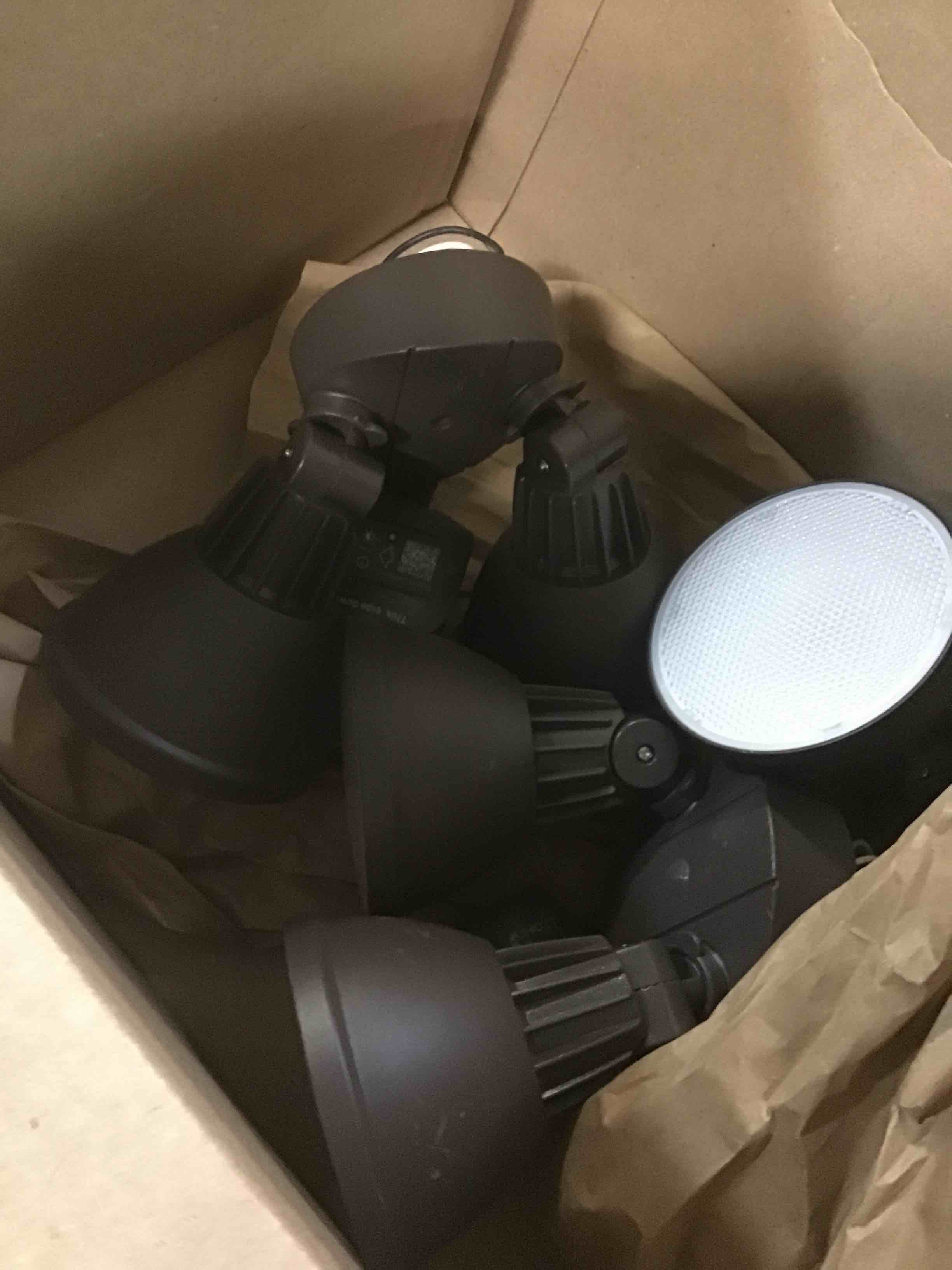 https://s3.amazonaws.com/lotting-images-prod/bidfta/RED6052196_1710421682122.jpeg