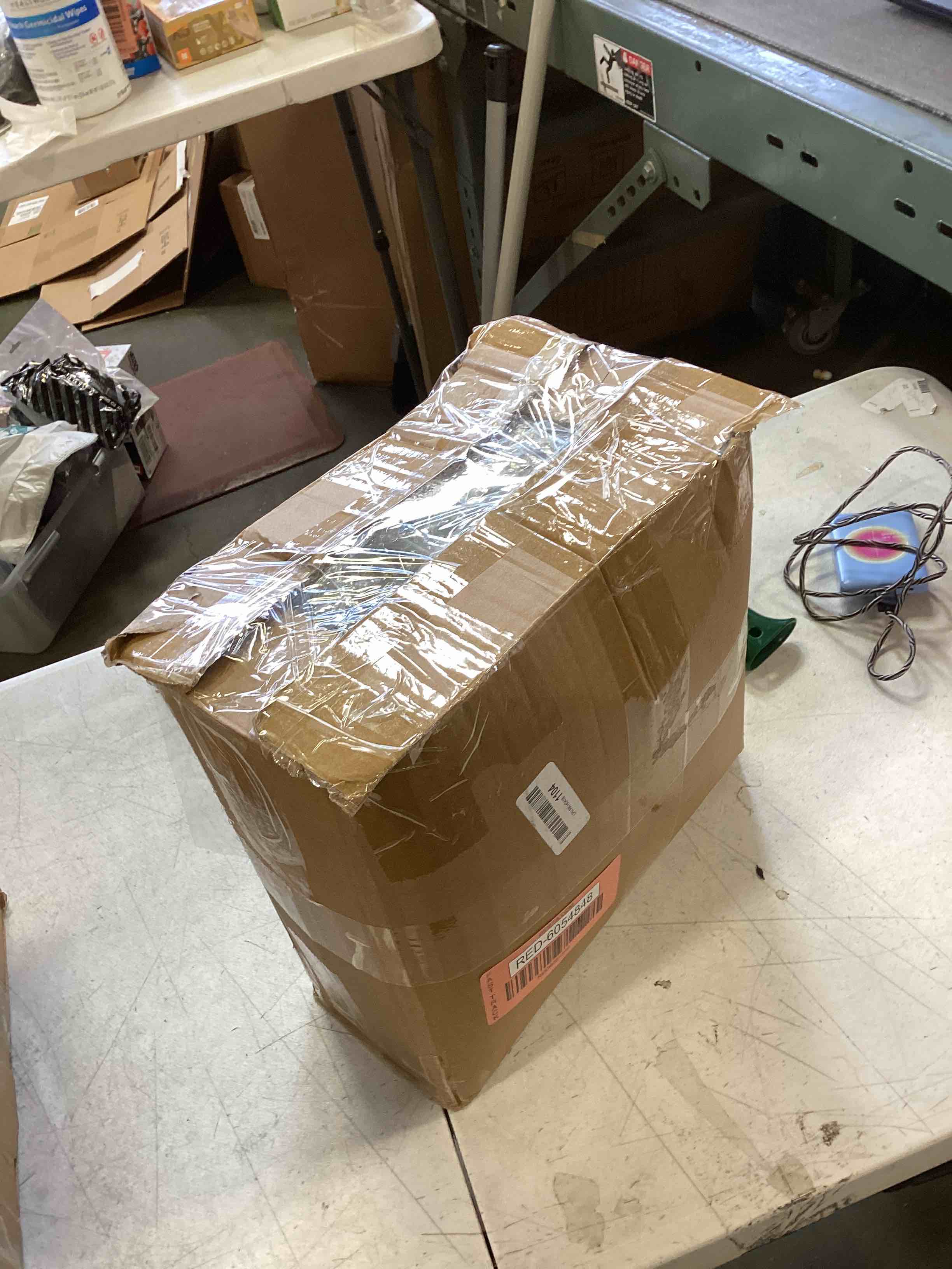 https://s3.amazonaws.com/lotting-images-prod/bidfta/RED6054848_1710263036933.jpeg