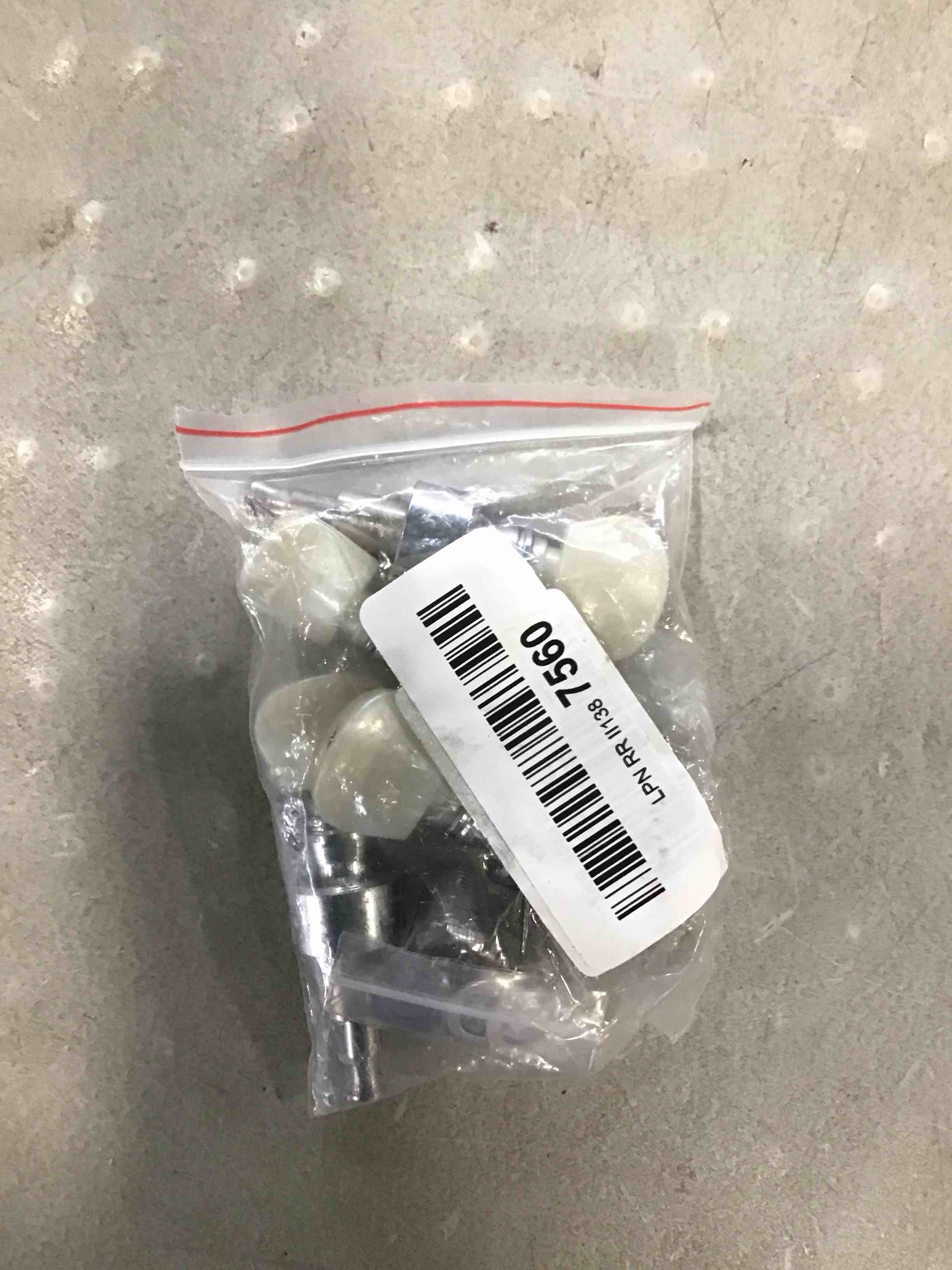 https://s3.amazonaws.com/lotting-images-prod/bidfta/RED6055160_1711567258502.jpeg