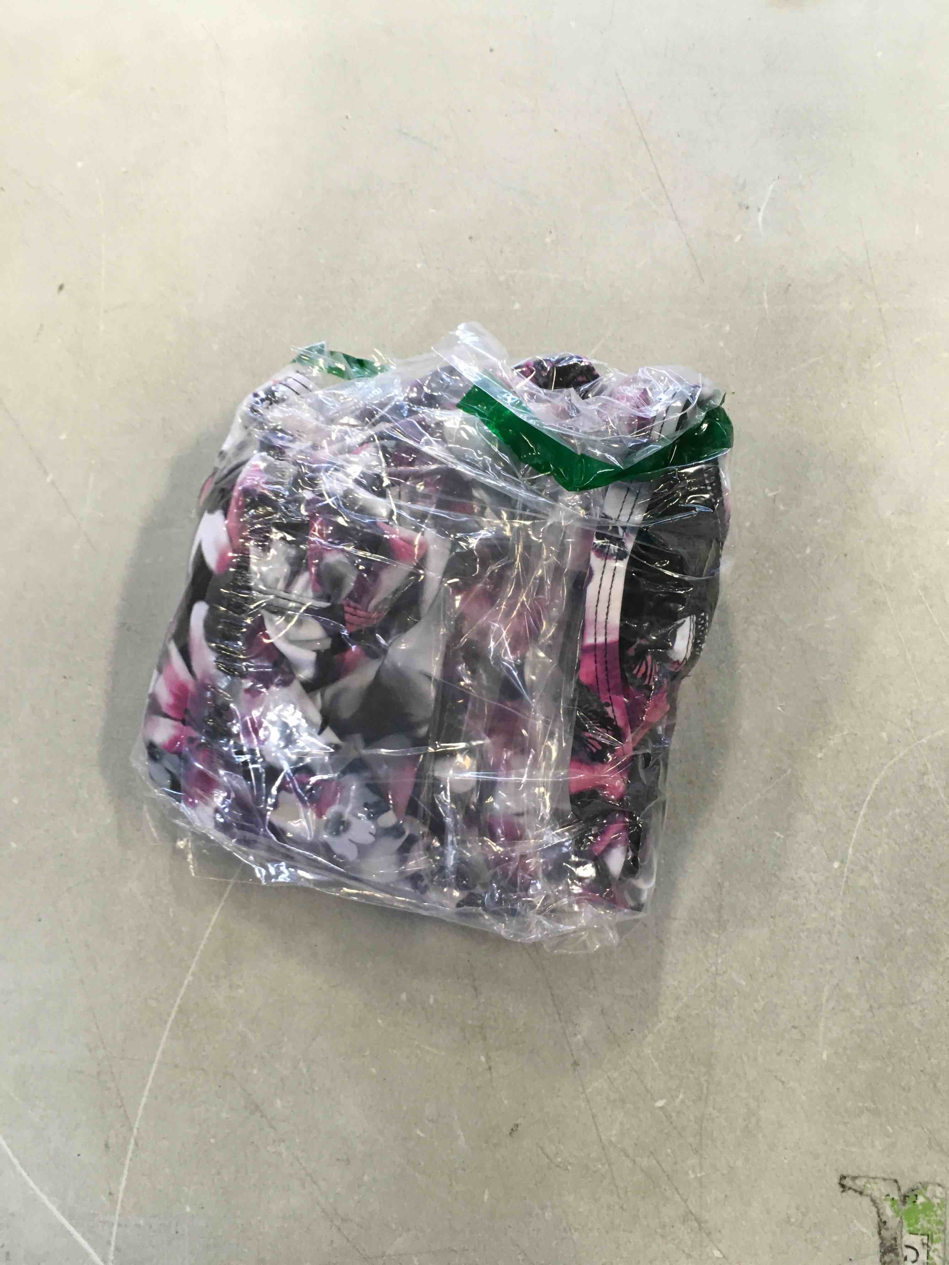 https://s3.amazonaws.com/lotting-images-prod/bidfta/RED6055754_1712606716981.jpeg