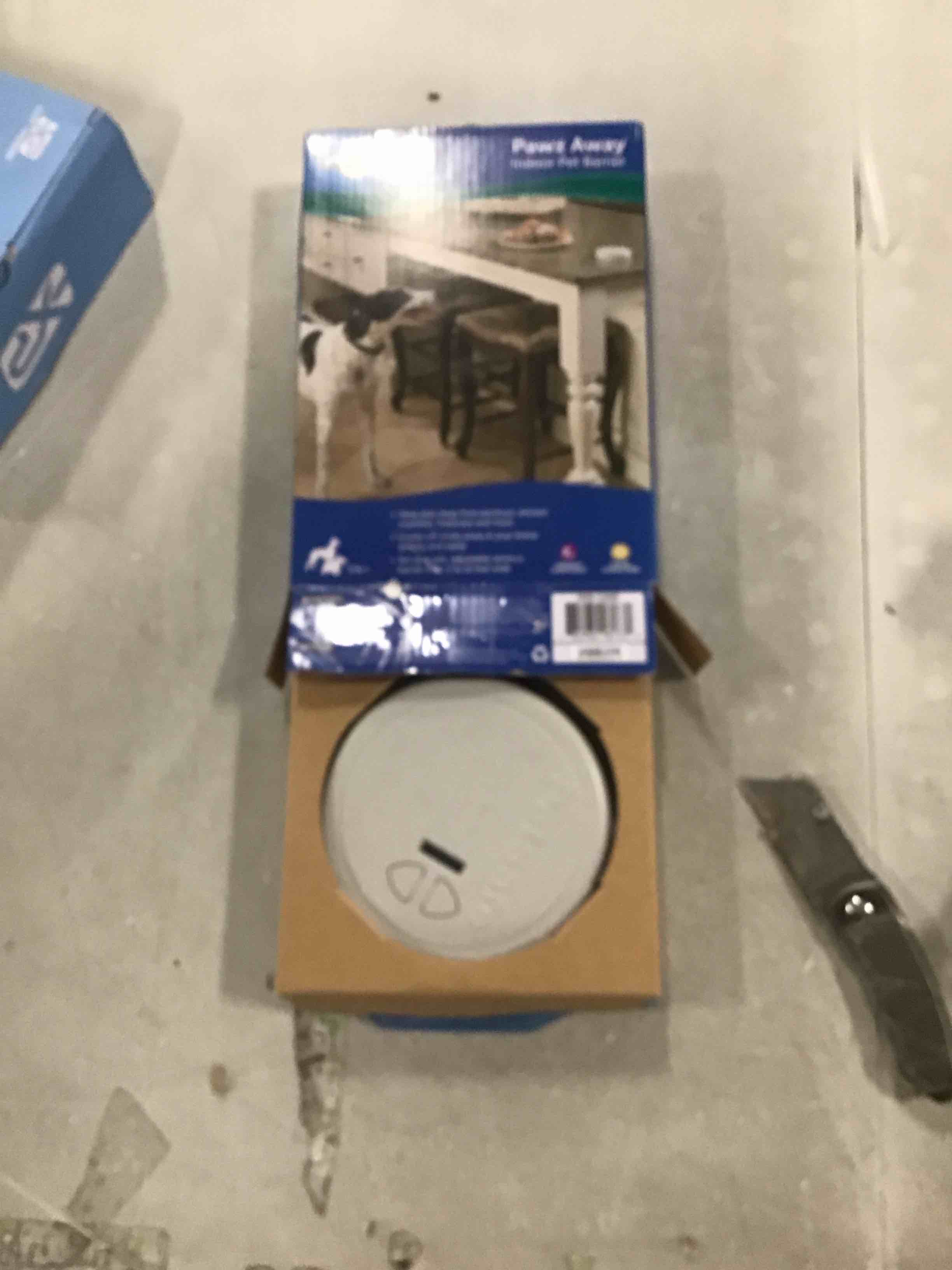 https://s3.amazonaws.com/lotting-images-prod/bidfta/RED6055803_1712666553808.jpeg