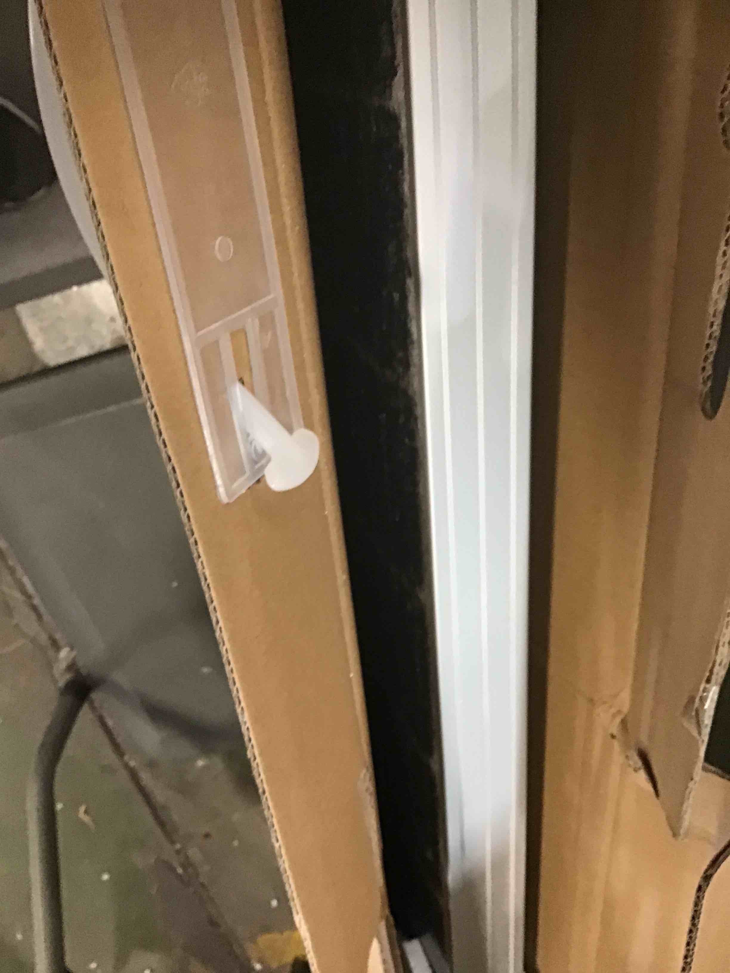 https://s3.amazonaws.com/lotting-images-prod/bidfta/RED6056347_1711383432359.jpeg