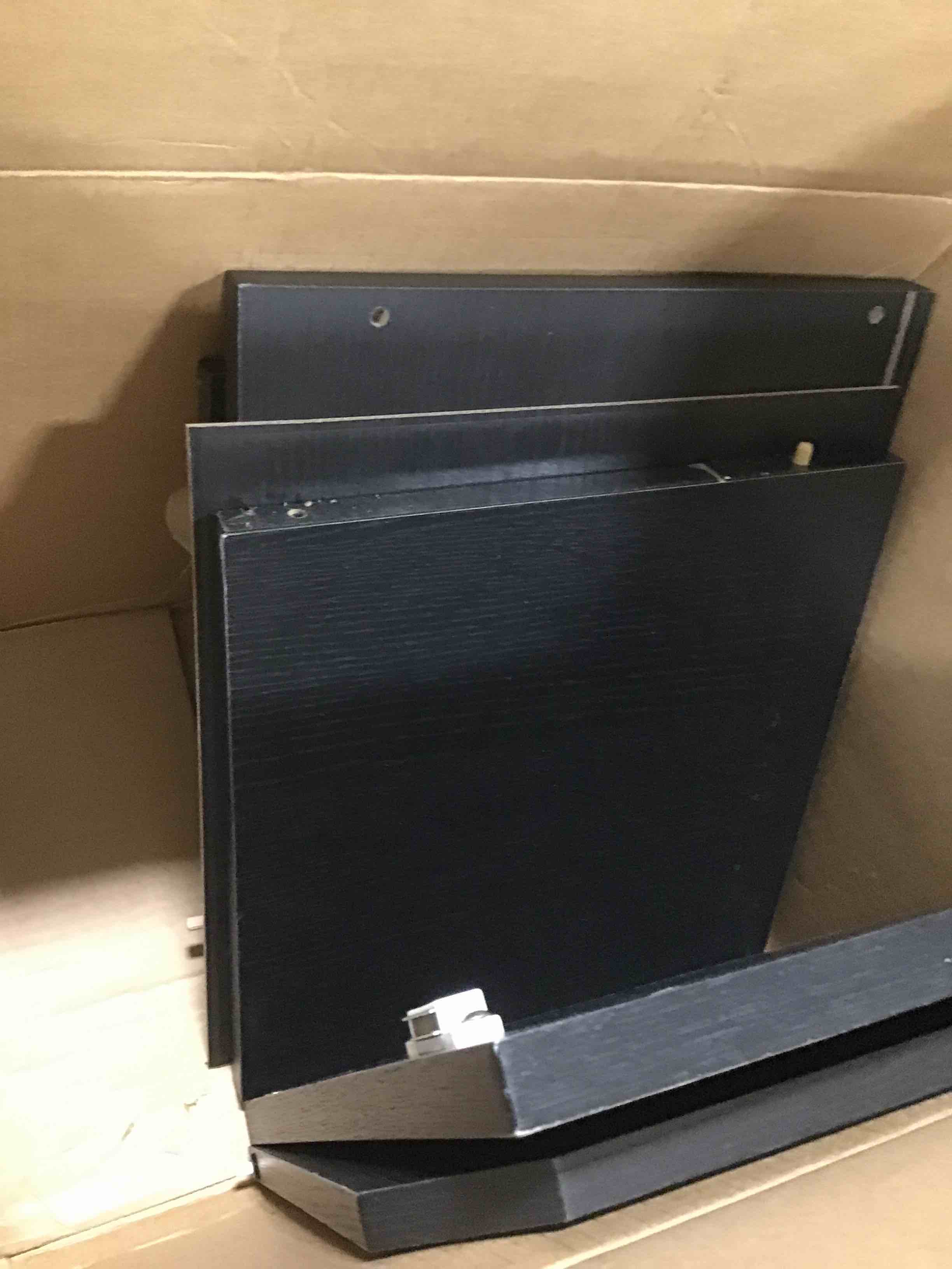 https://s3.amazonaws.com/lotting-images-prod/bidfta/RED6057327_1711974986376.jpeg