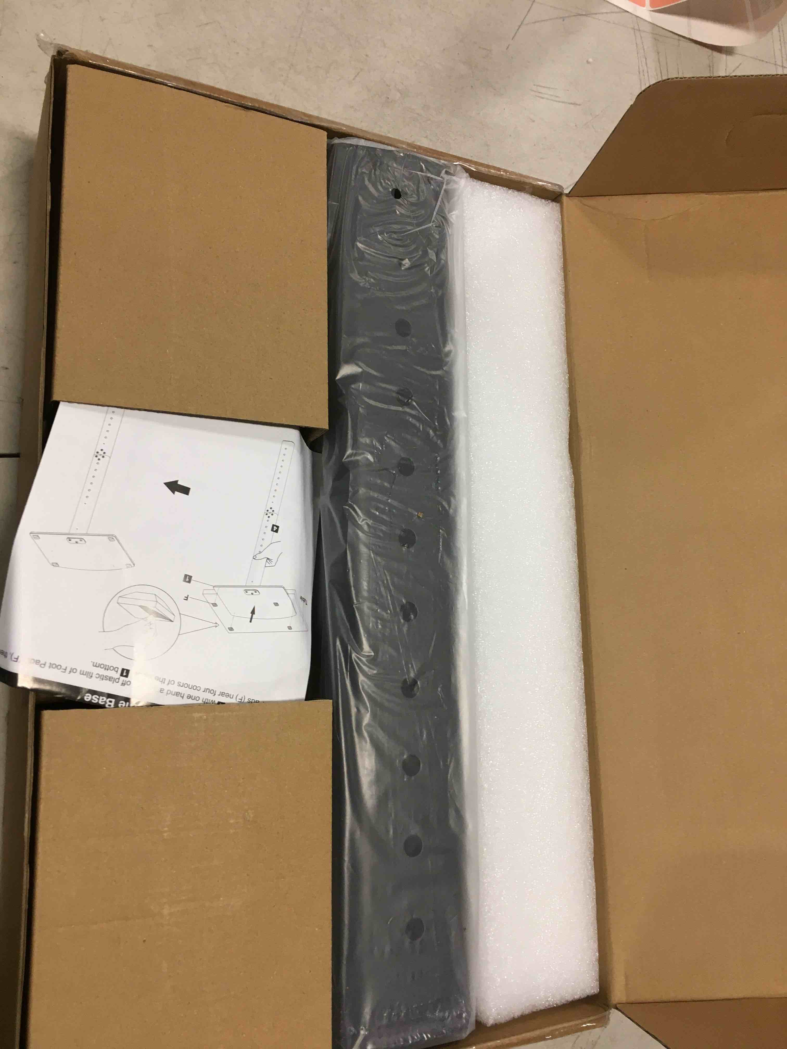 https://s3.amazonaws.com/lotting-images-prod/bidfta/RED6058054_1711625276175.jpeg