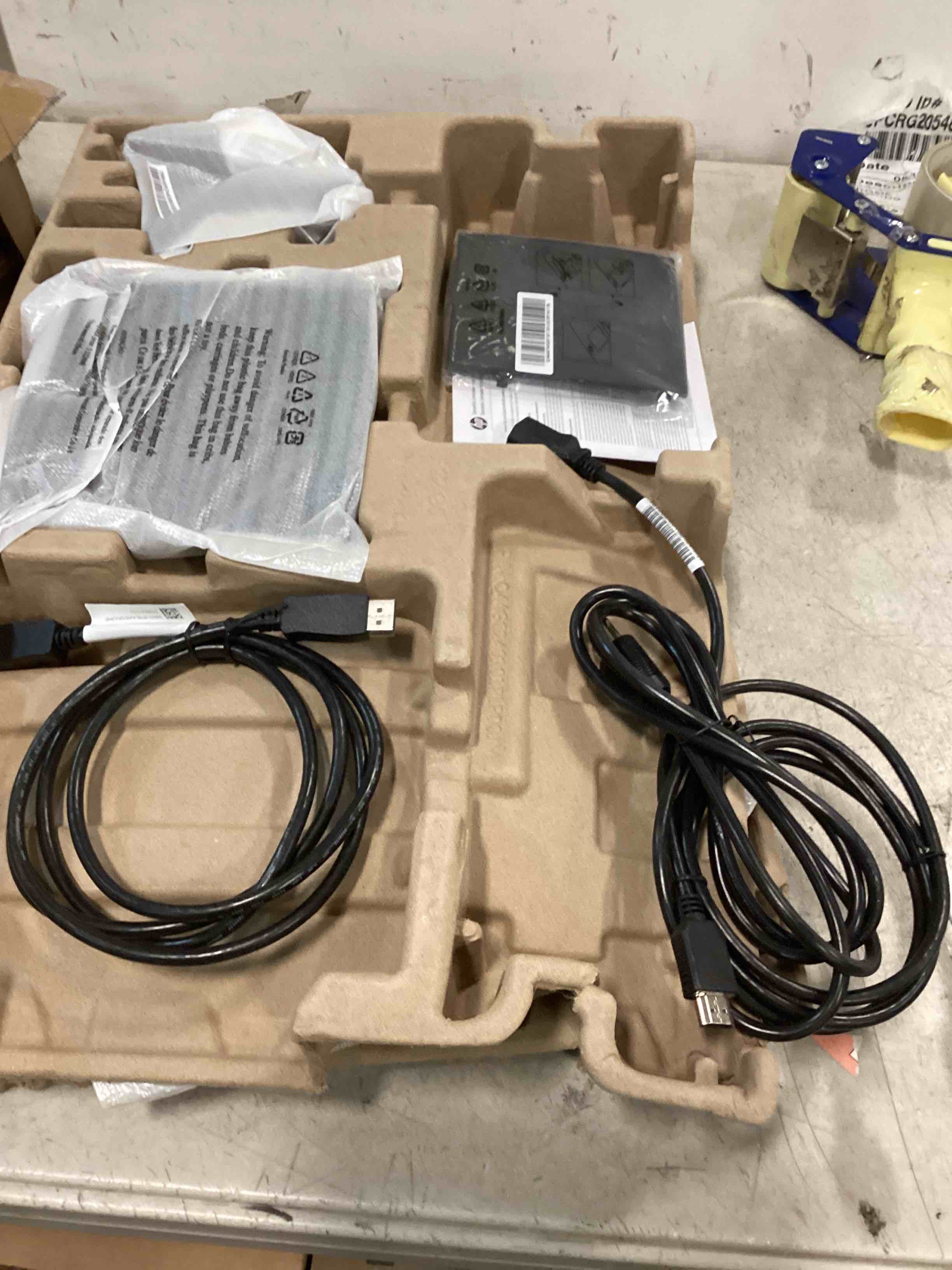 https://s3.amazonaws.com/lotting-images-prod/bidfta/RED6059729_1714841103902.jpeg