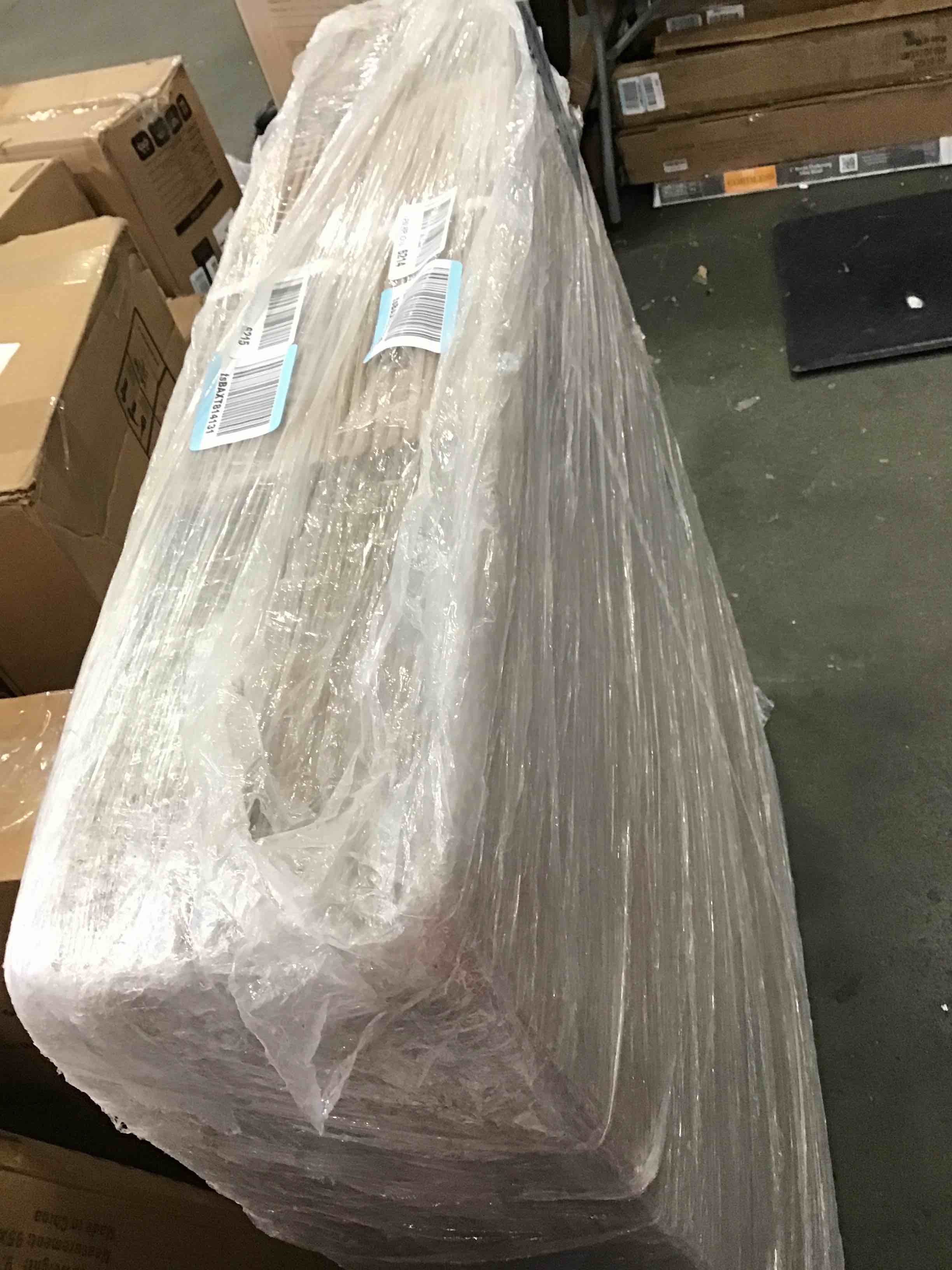 https://s3.amazonaws.com/lotting-images-prod/bidfta/RED6059816_1715441598703.jpeg