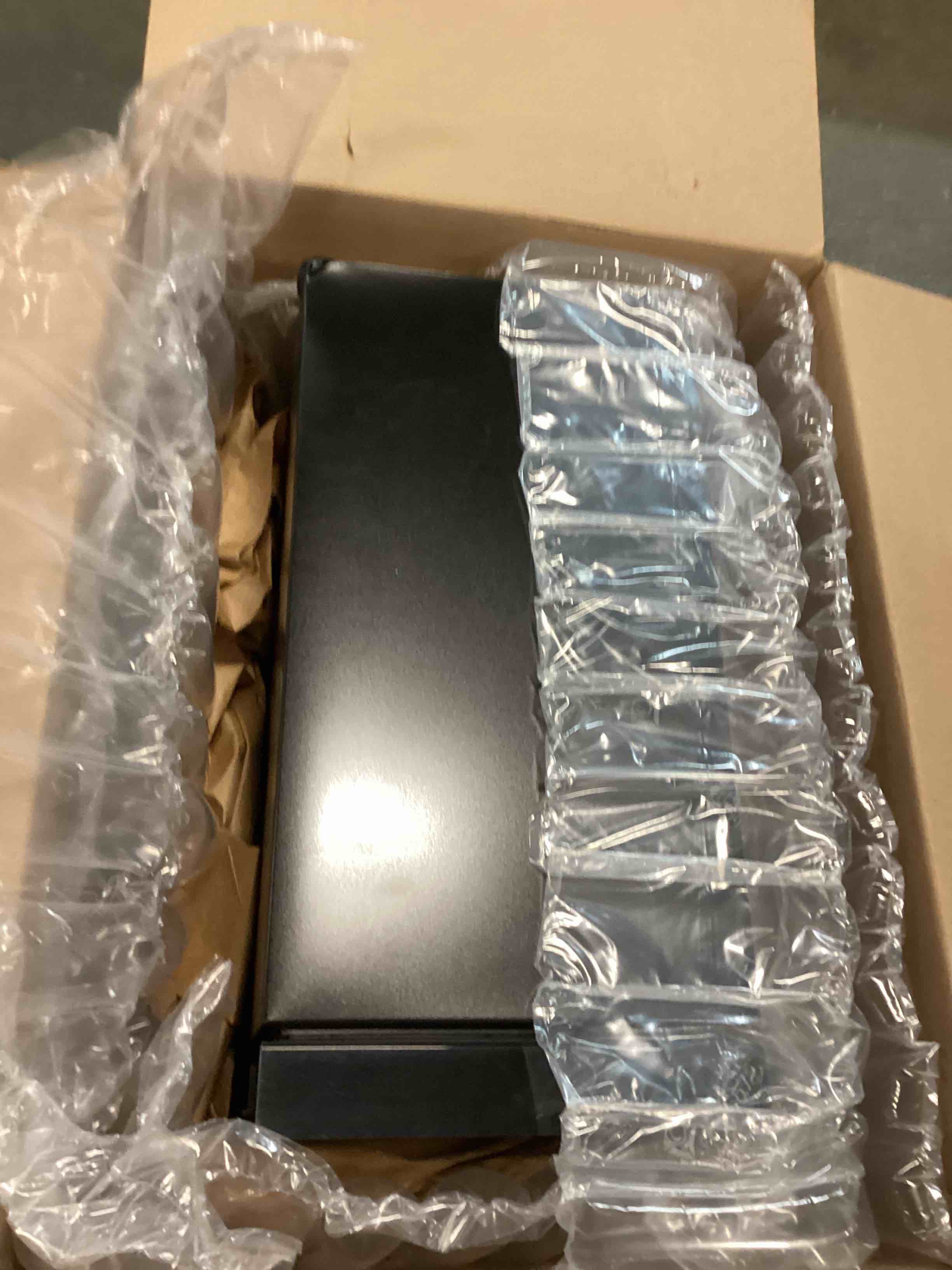 https://s3.amazonaws.com/lotting-images-prod/bidfta/RED6059891_1715434415251.jpeg