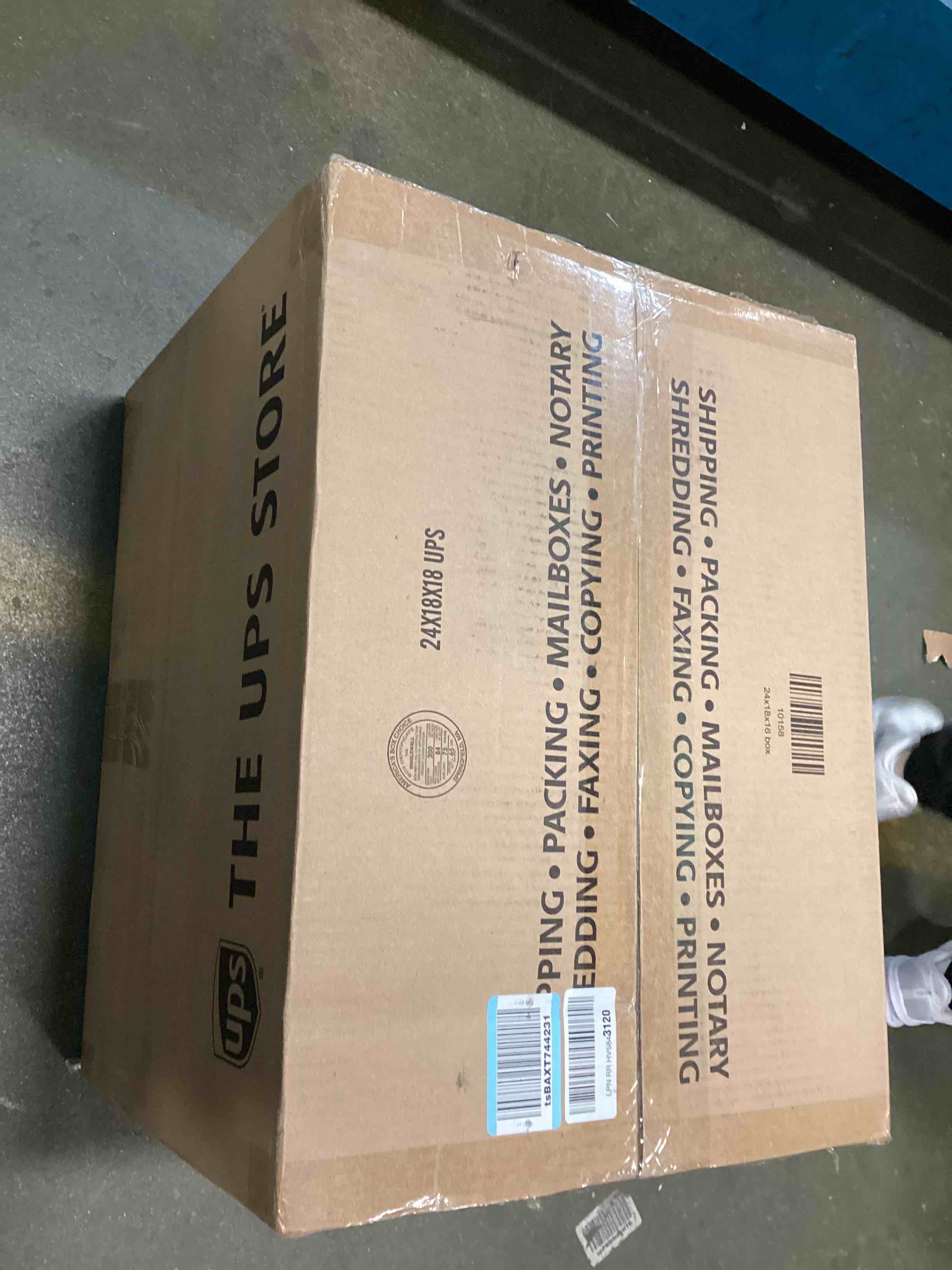 https://s3.amazonaws.com/lotting-images-prod/bidfta/RED6059891_1715434449057.jpeg