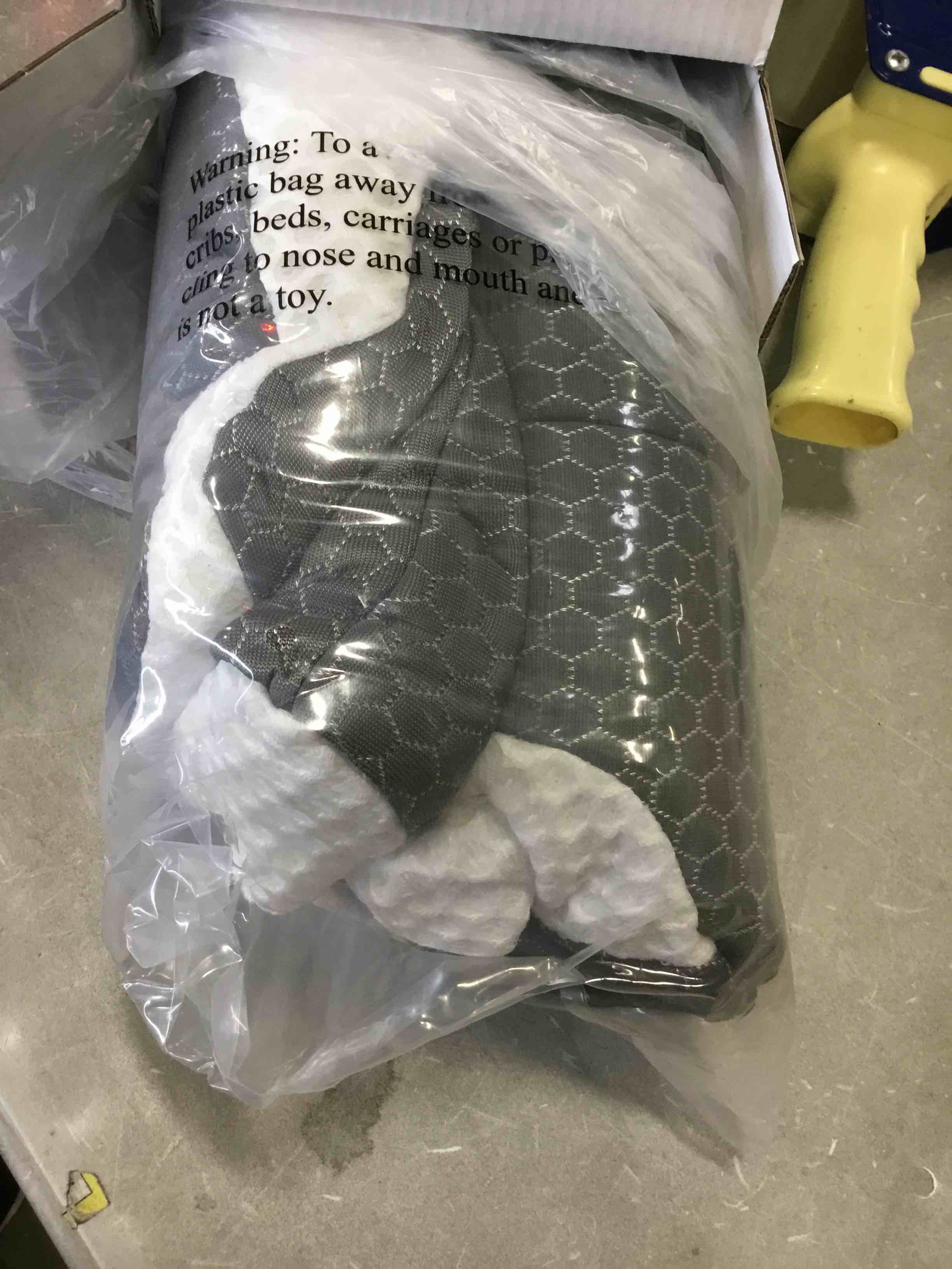 https://s3.amazonaws.com/lotting-images-prod/bidfta/RED6059978_1717589646222.jpeg