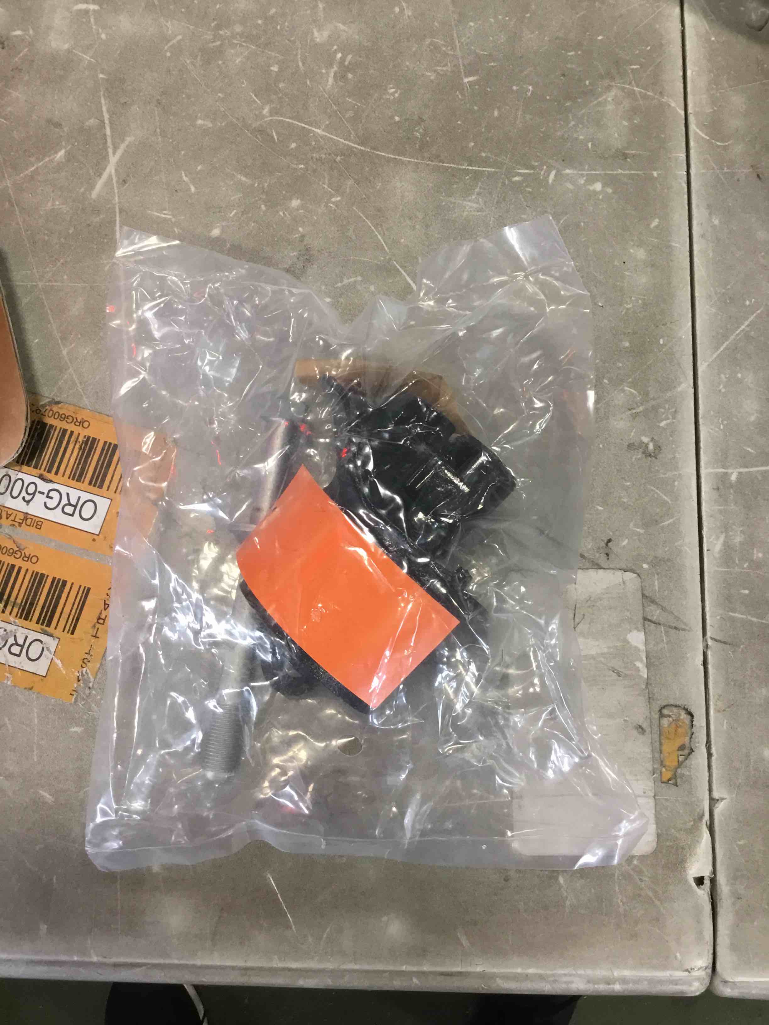 https://s3.amazonaws.com/lotting-images-prod/bidfta/RED6060058_1717599462811.jpeg